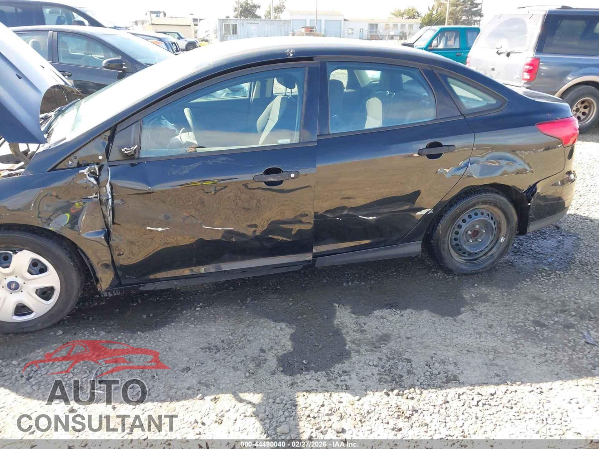 FORD FOCUS 2015 - 1FADP3E21FL361808