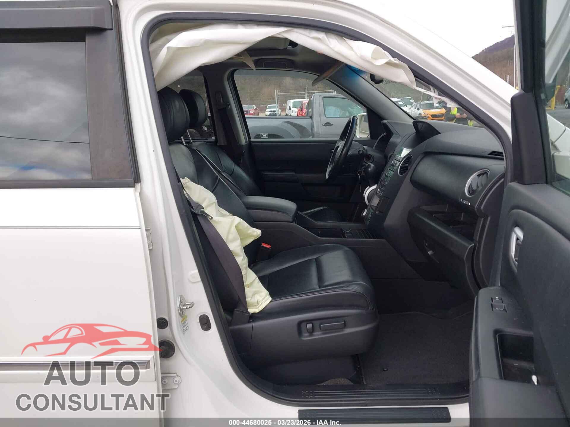 HONDA PILOT 2011 - 5FNYF4H98BB014213
