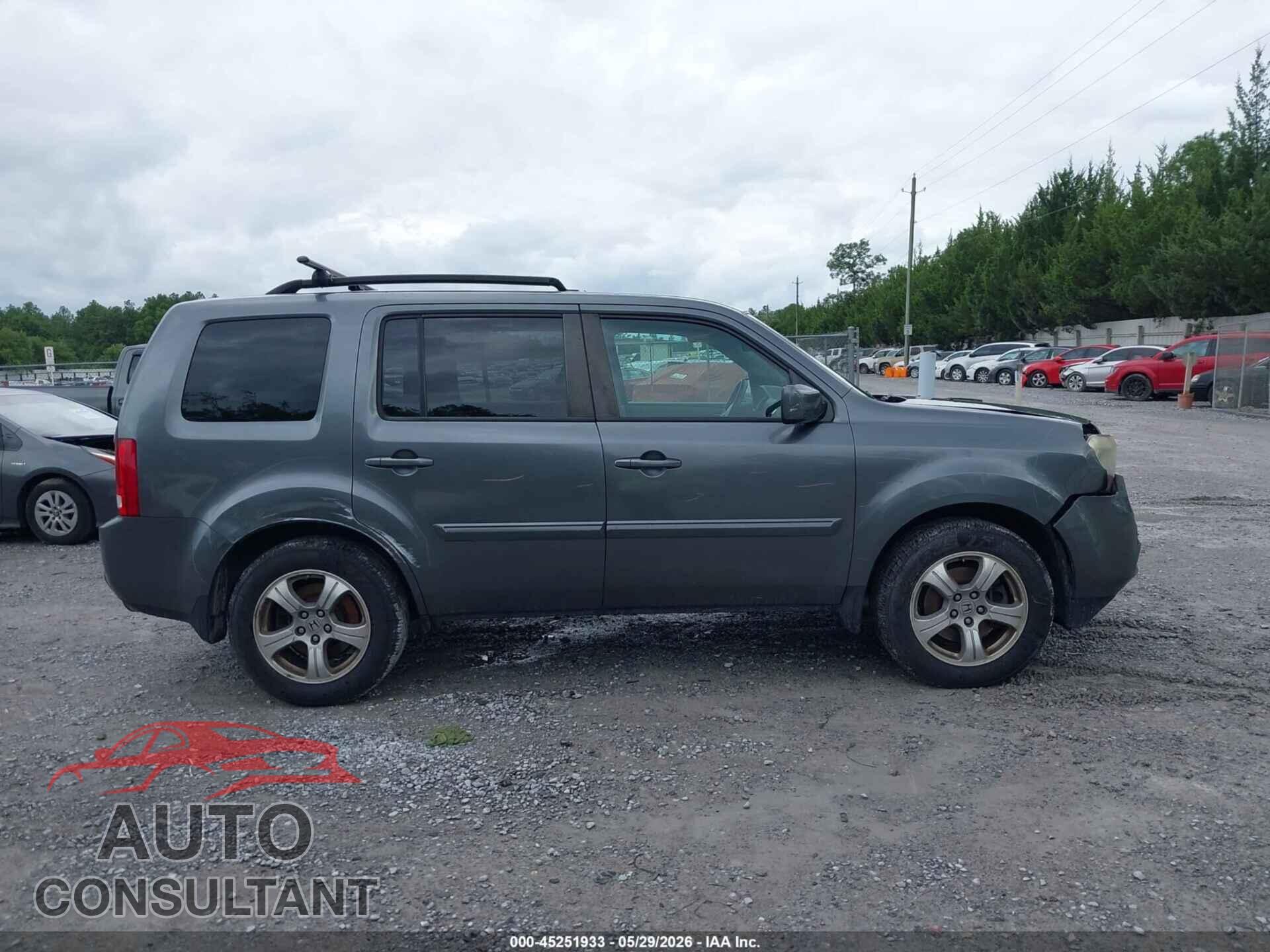 HONDA PILOT 2013 - 5FNYF4H47DB038557