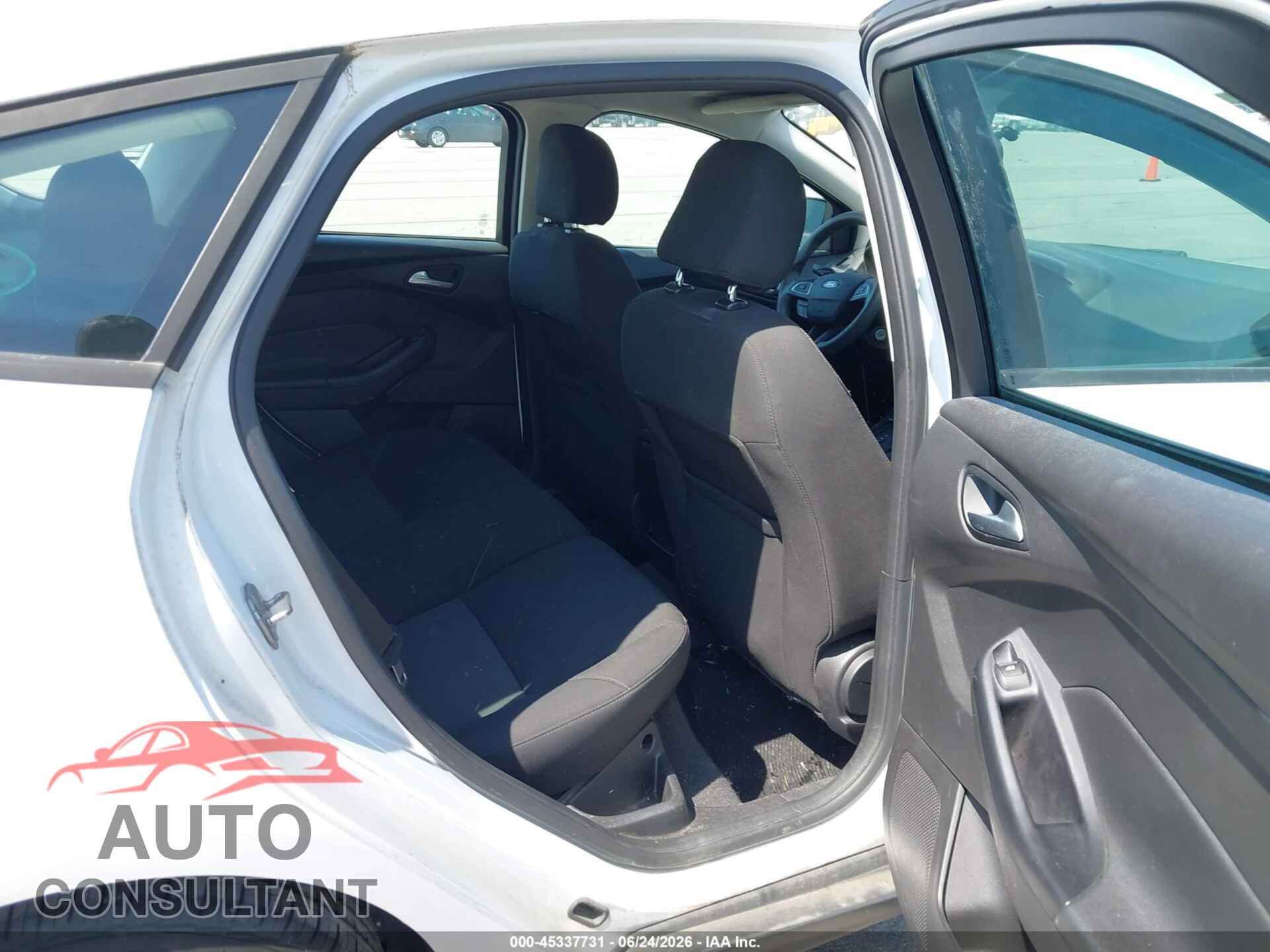 FORD FOCUS 2015 - 1FADP3K21FL364342