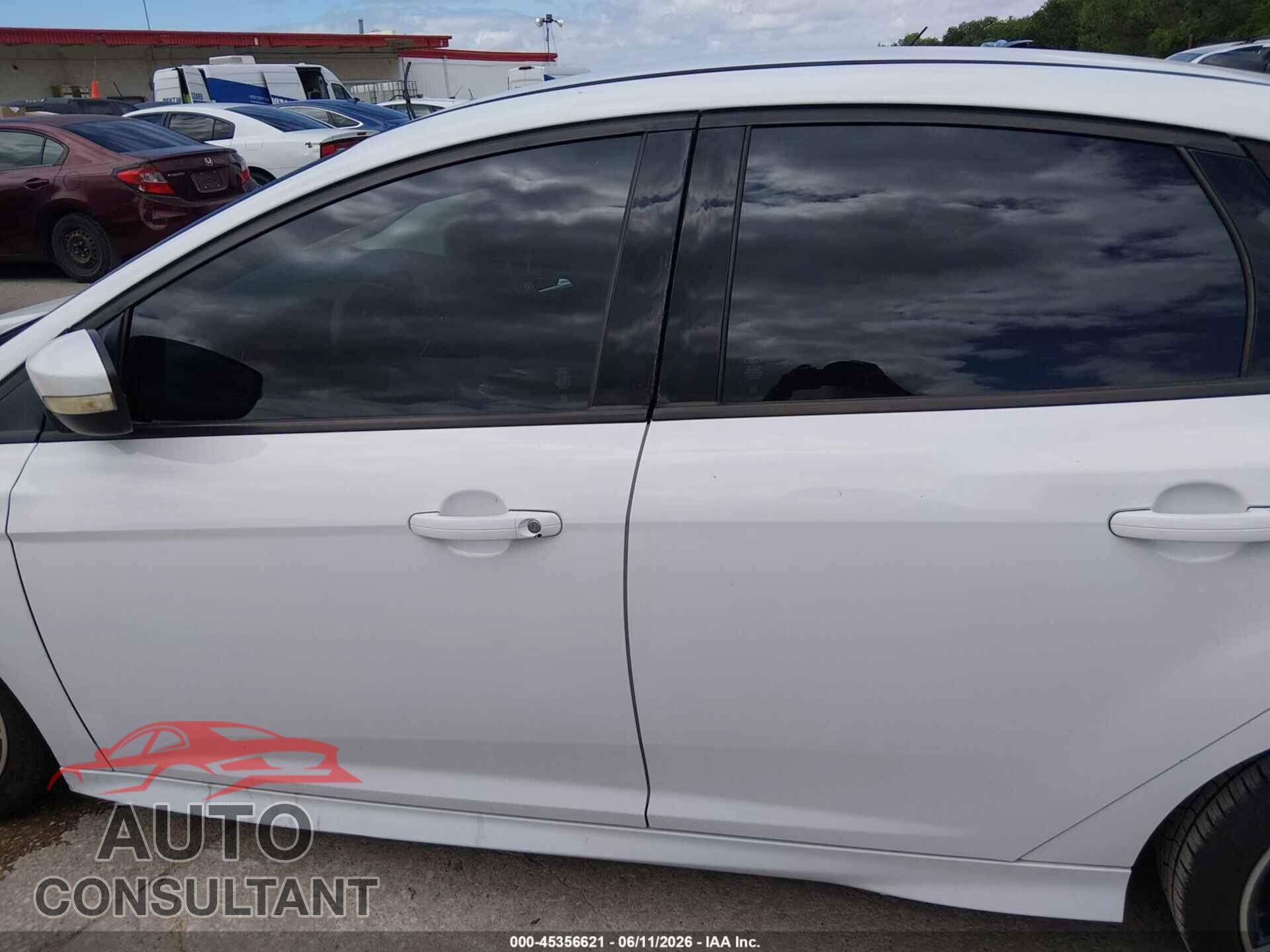 FORD FOCUS 2016 - 1FADP3F20GL288155