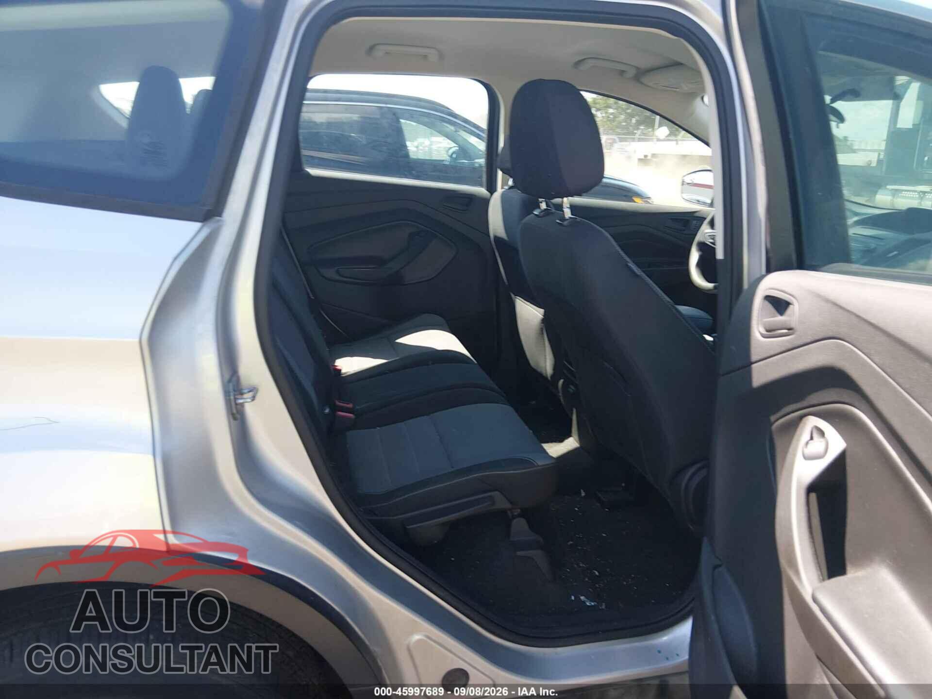 FORD ESCAPE 2017 - 1FMCU0F79HUC31386