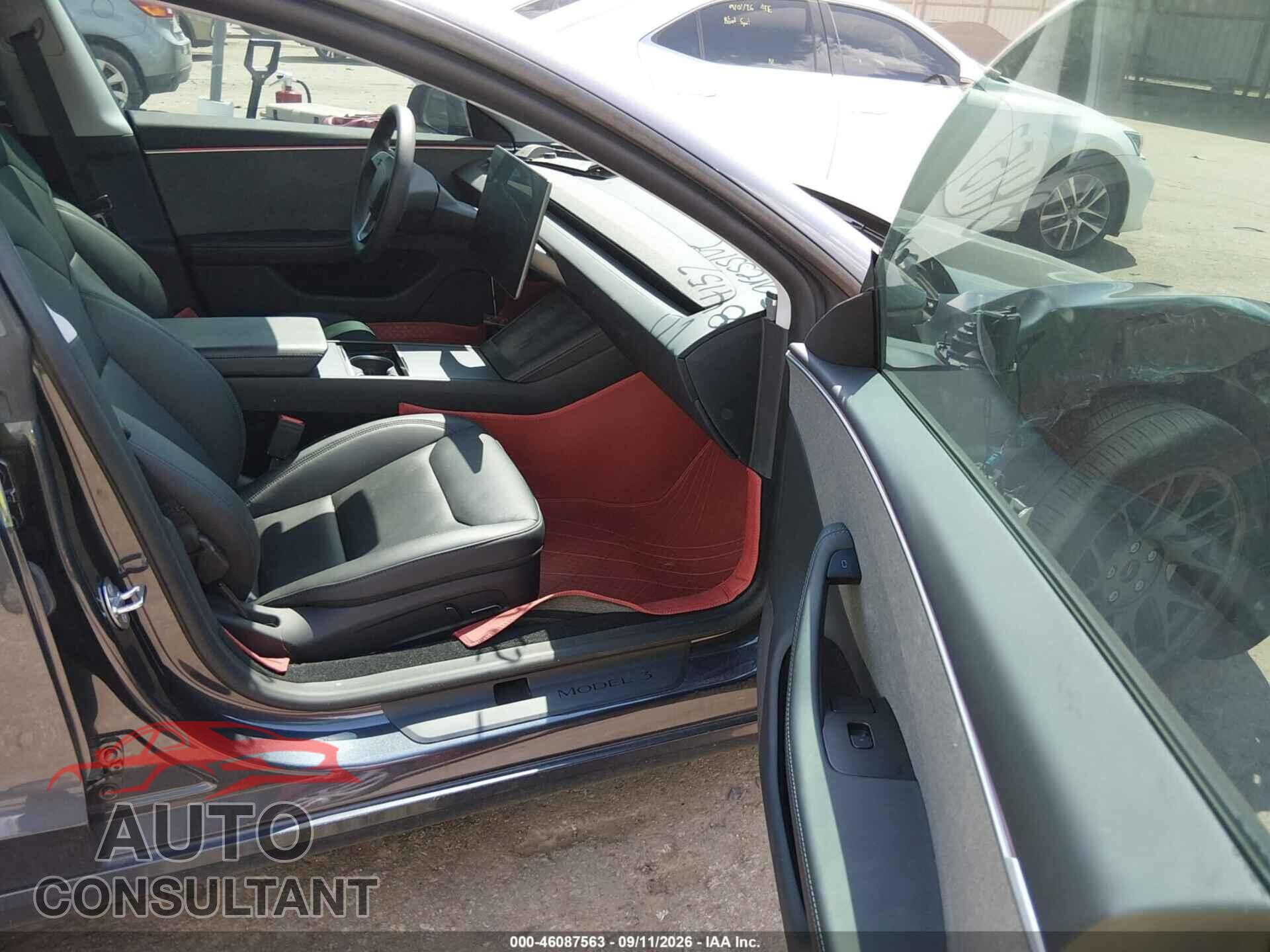 TESLA MODEL 3 2025 - 5YJ3E1EA5SF984157