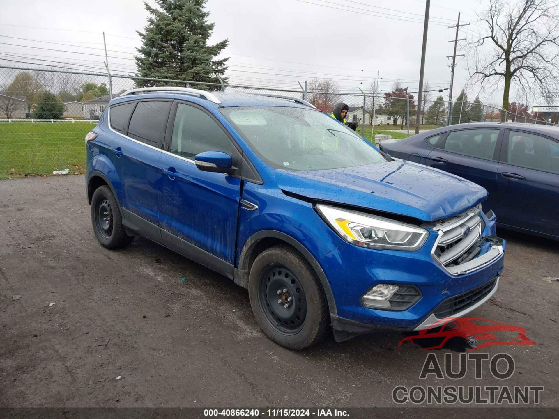 FORD ESCAPE 2017 - 1FMCU9J93HUA64083