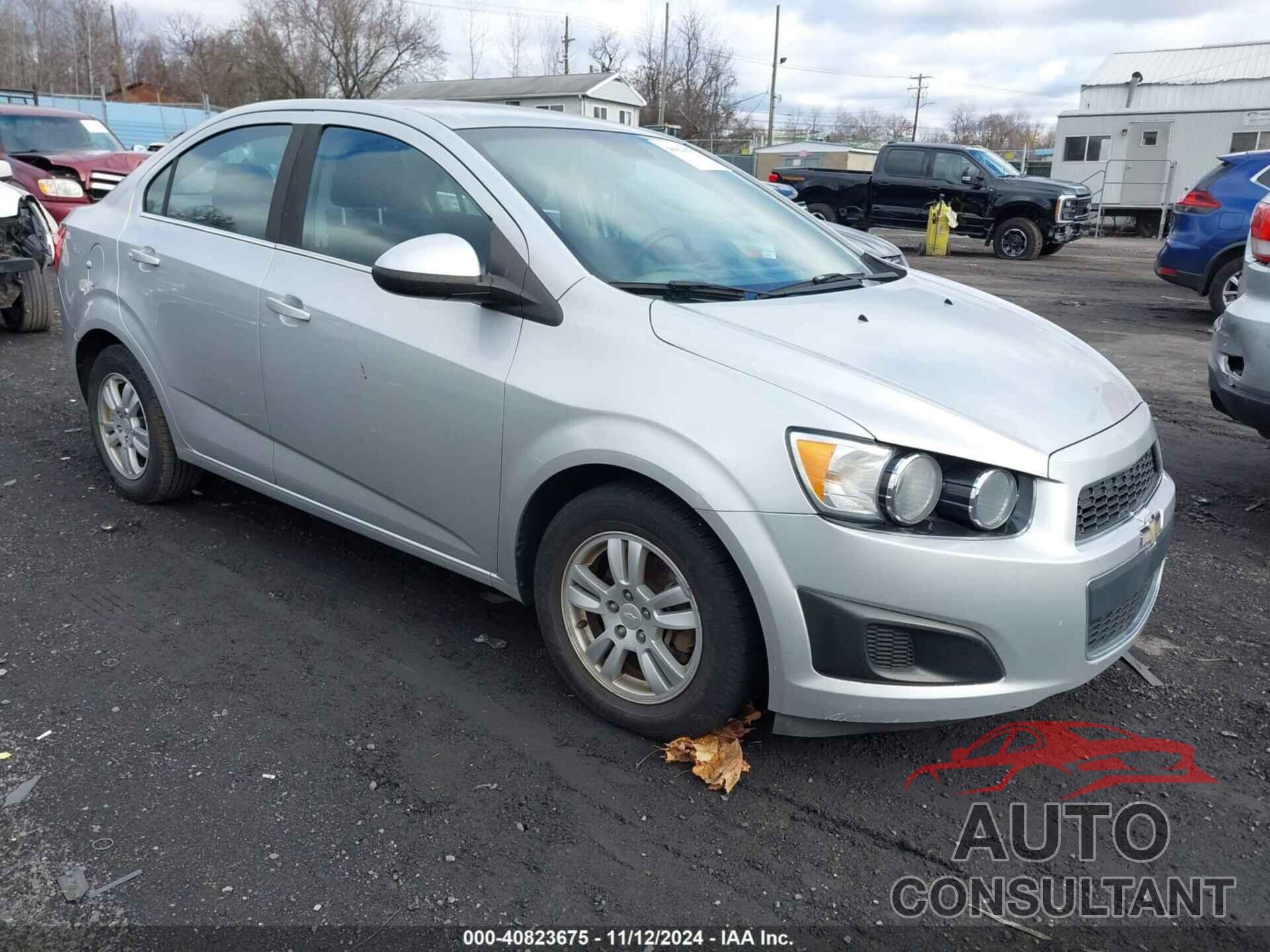 CHEVROLET SONIC 2012 - 1G1JC5SH4C4229489