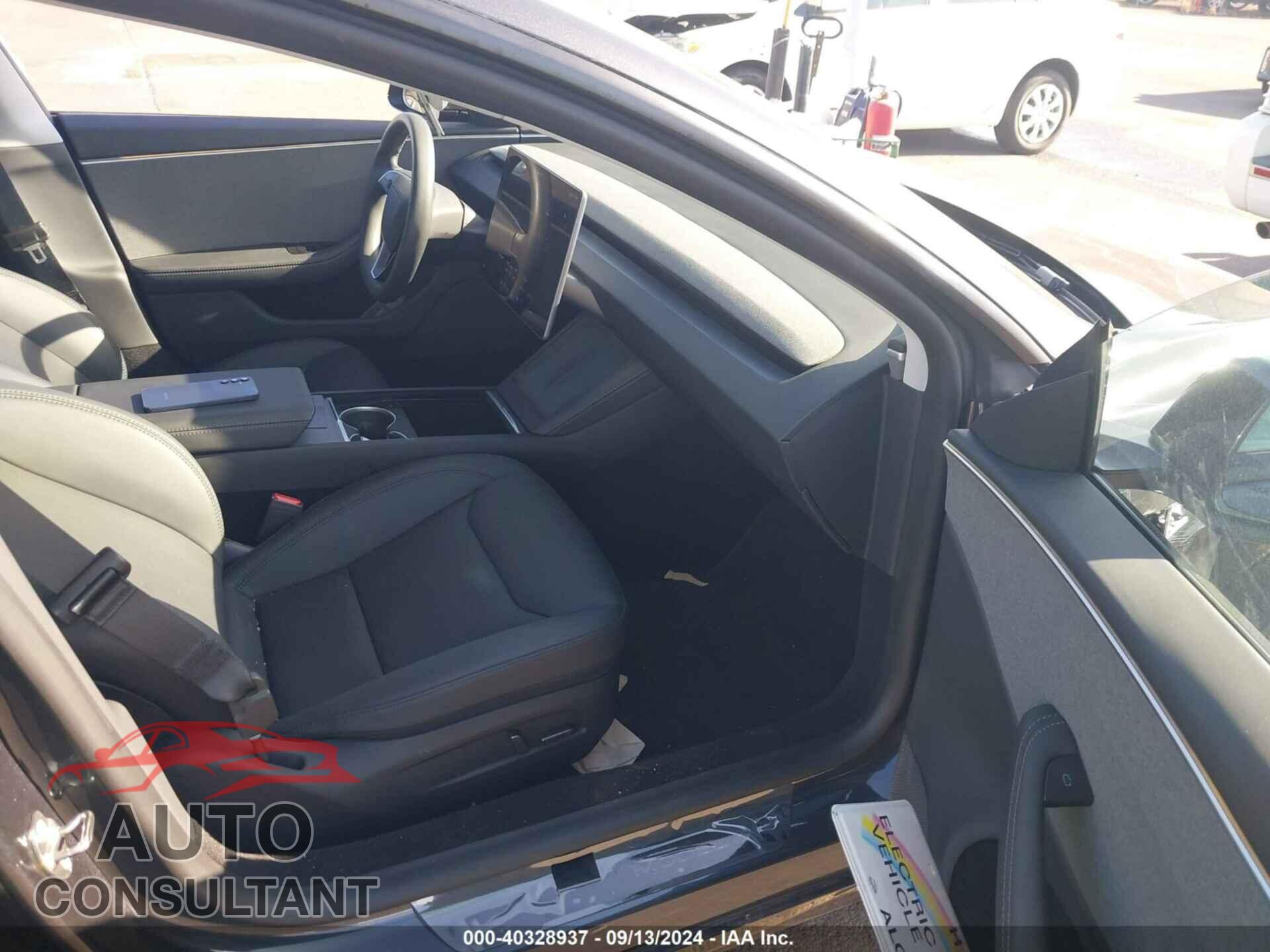 TESLA MODEL 3 2024 - 5YJ3E1EA3RF741697