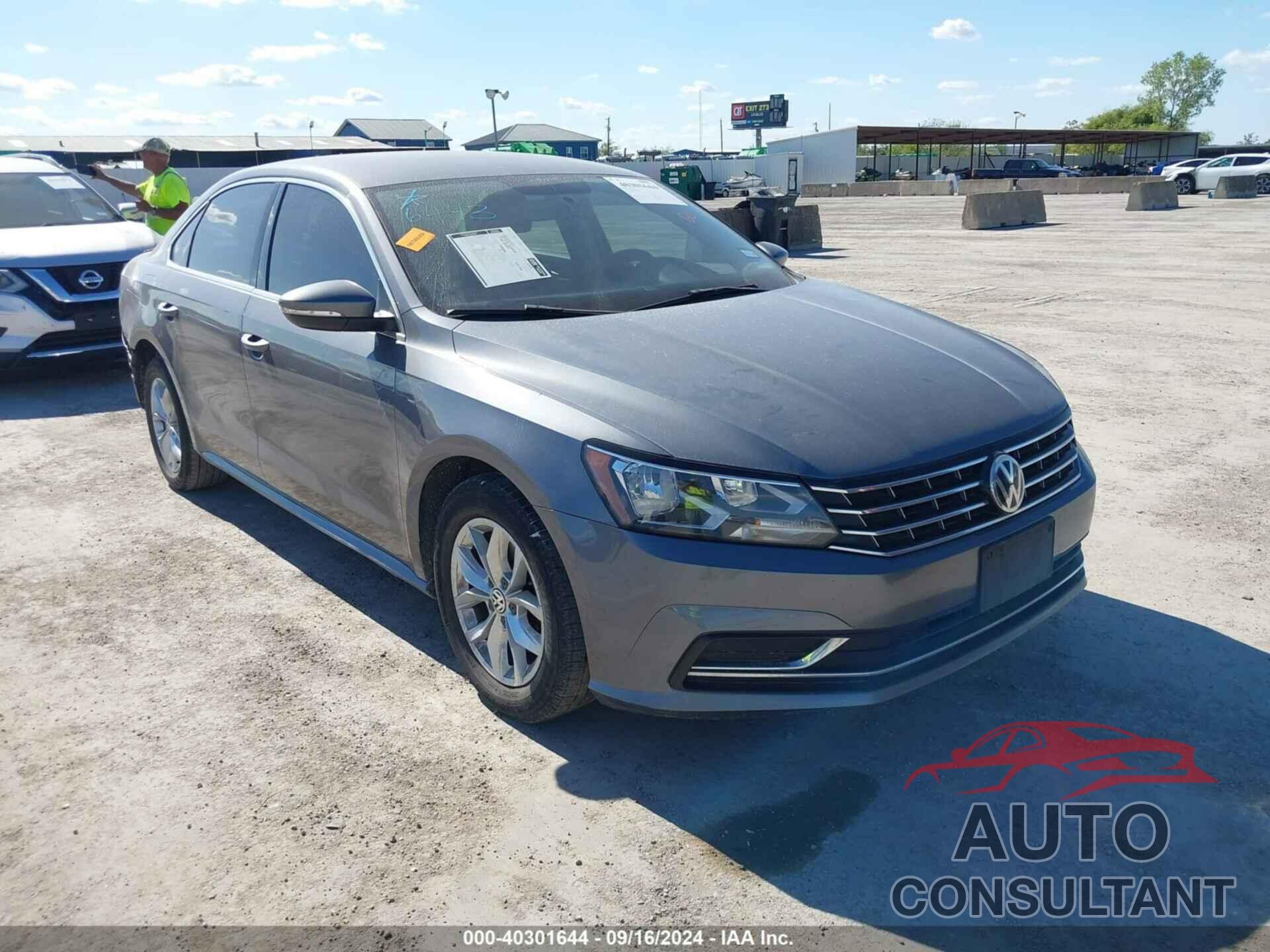 VOLKSWAGEN PASSAT 2017 - 1VWAT7A32HC032467