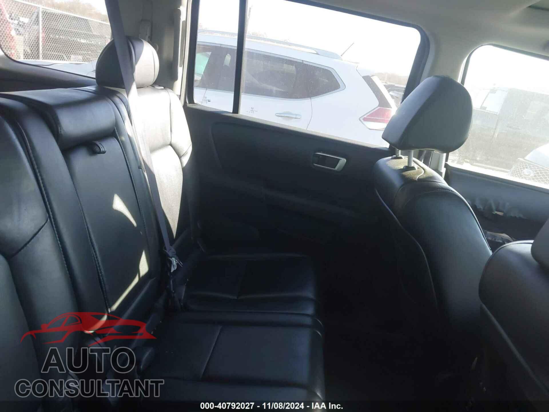 HONDA PILOT 2010 - 5FNYF4H50AB018252