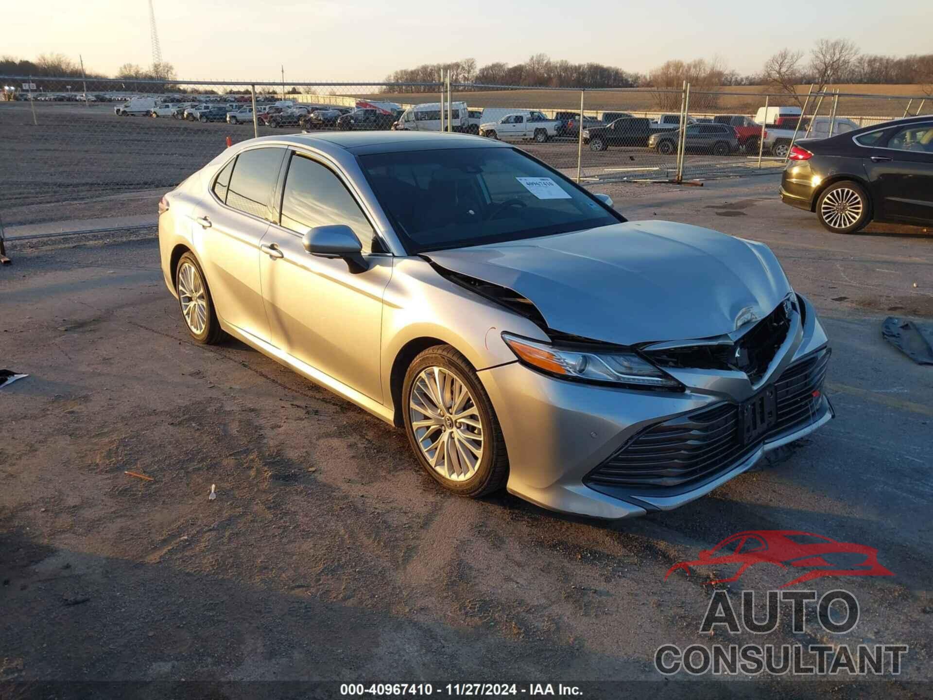 TOYOTA CAMRY 2018 - 4T1B11HK5JU037004