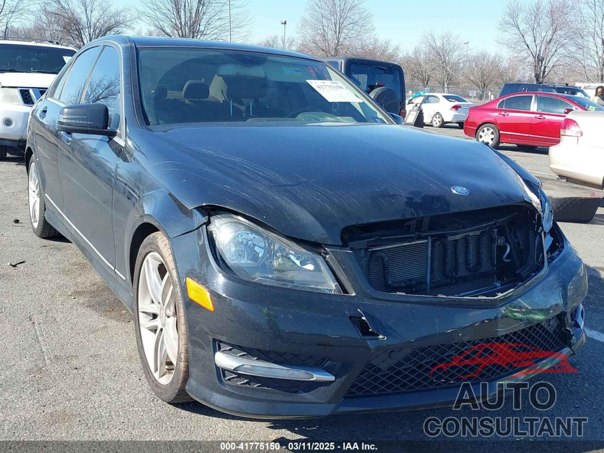 MERCEDES-BENZ C 300 2013 - WDDGF8AB1DR285231