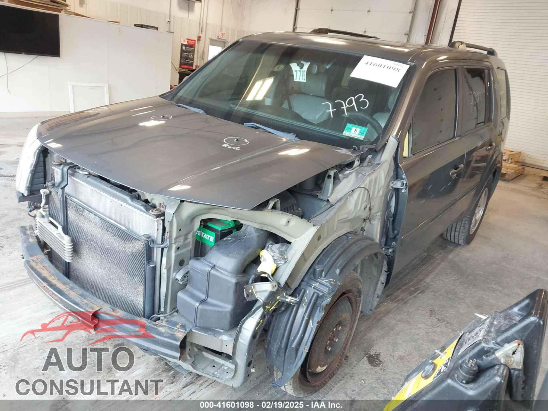 HONDA PILOT 2011 - 5FNYF4H65BB024672