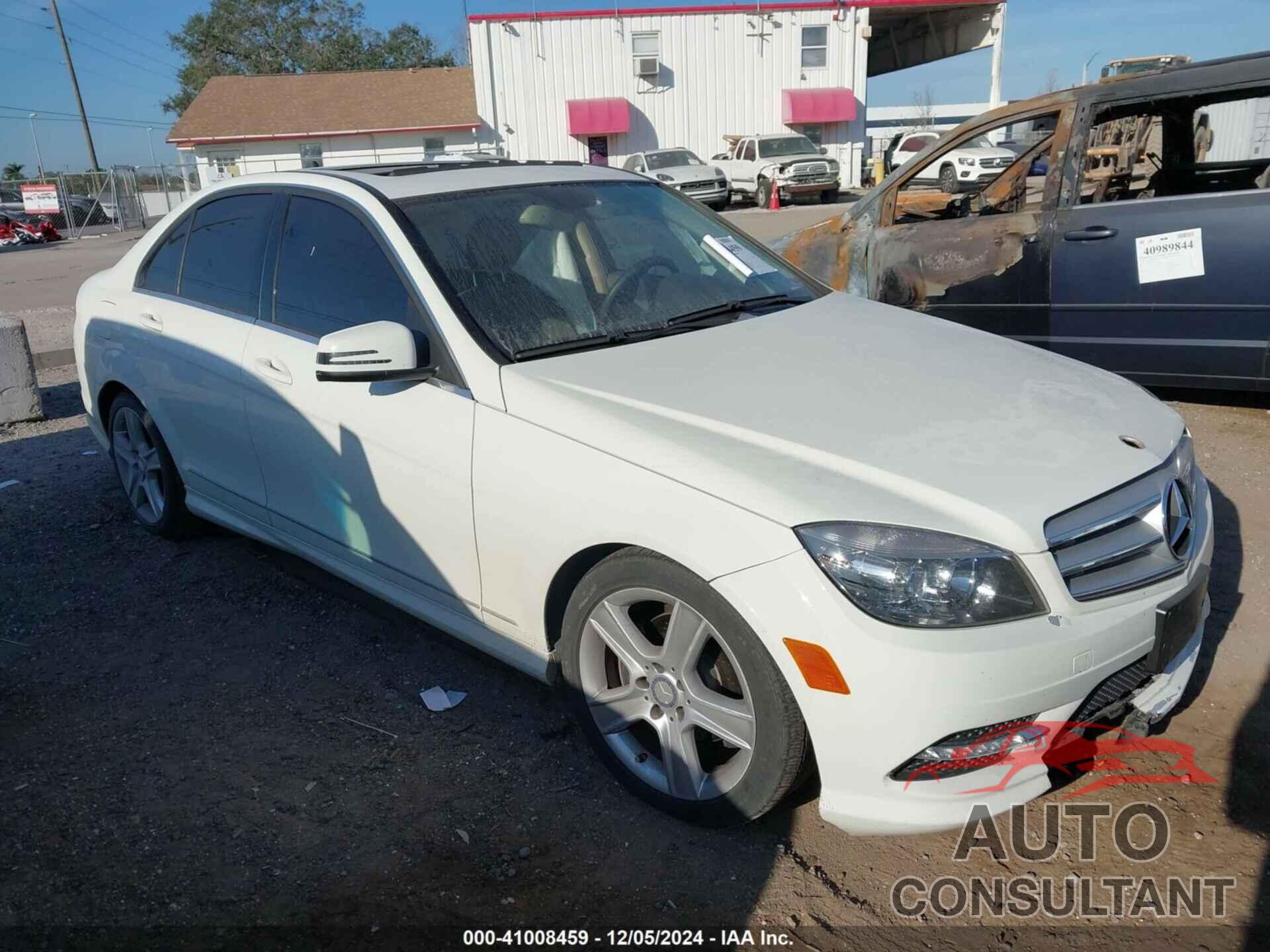 MERCEDES-BENZ C 300 2011 - WDDGF8BB2BR184016