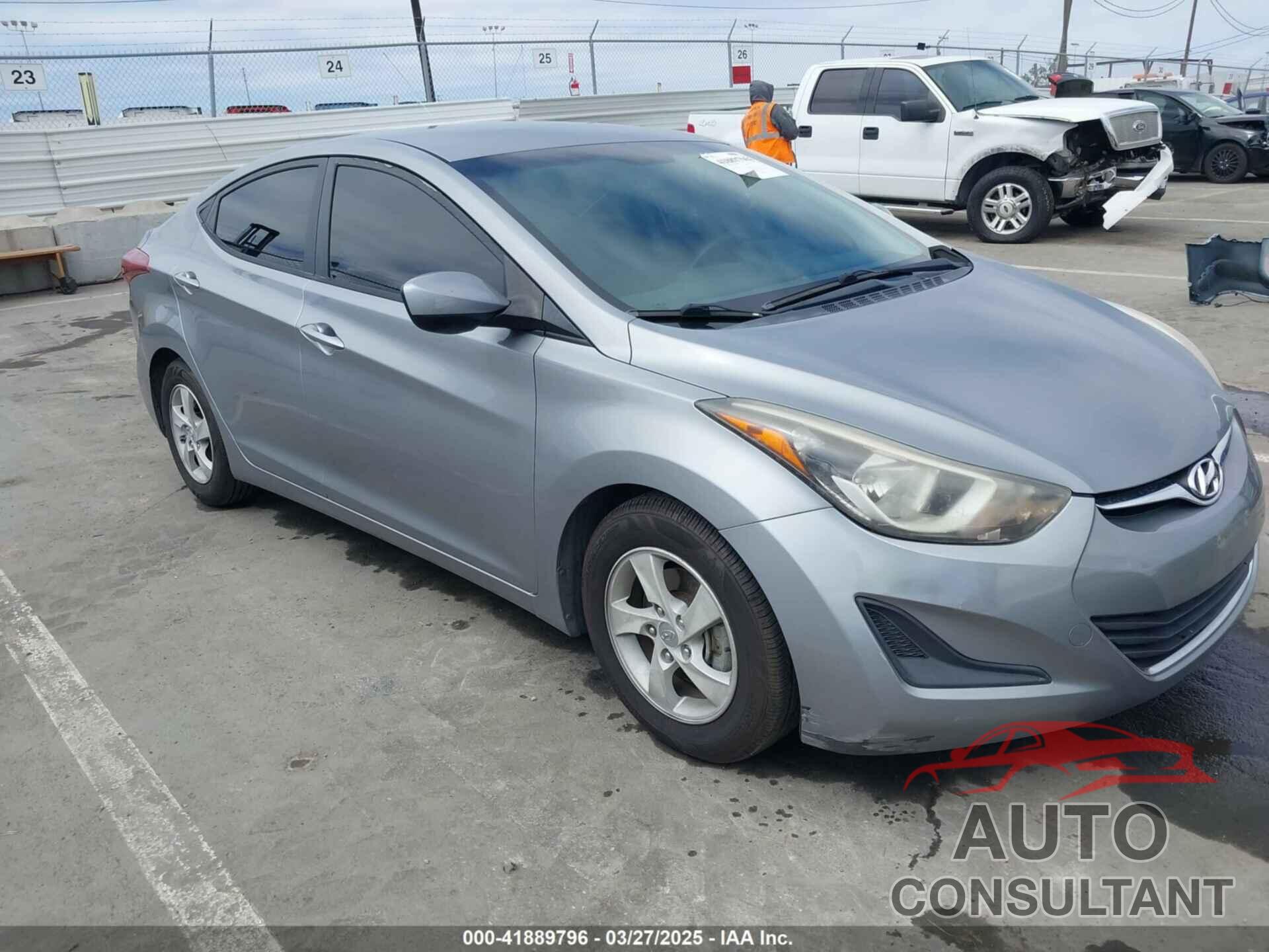 HYUNDAI ELANTRA 2015 - KMHDH4AE4FU250737
