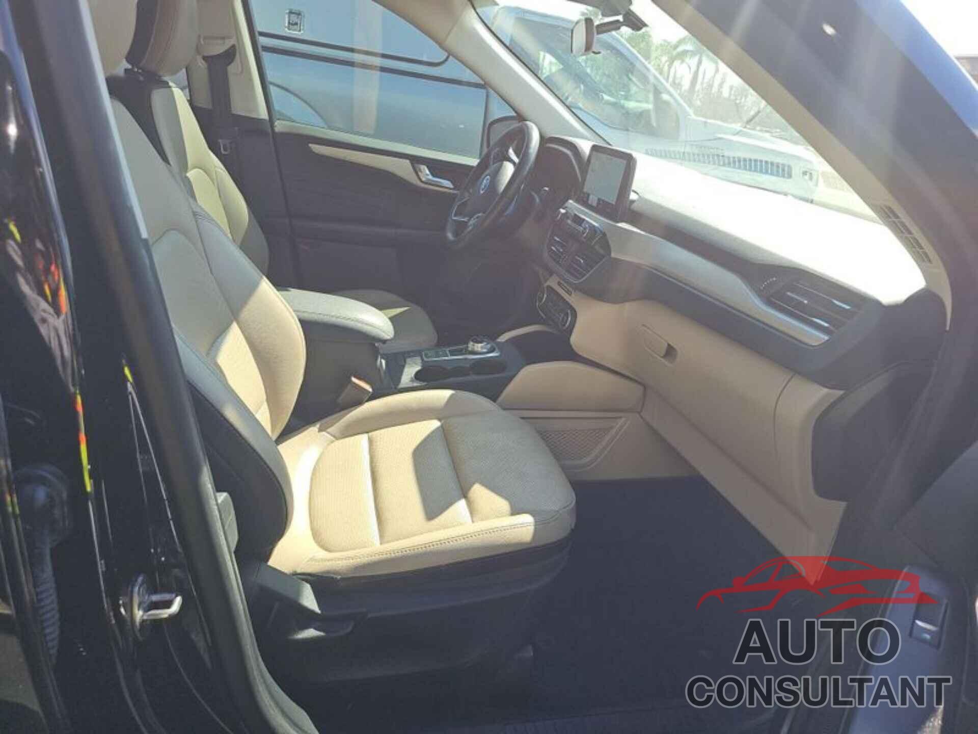 FORD ESCAPE 2021 - 1FMCU0CZ5MUA54383