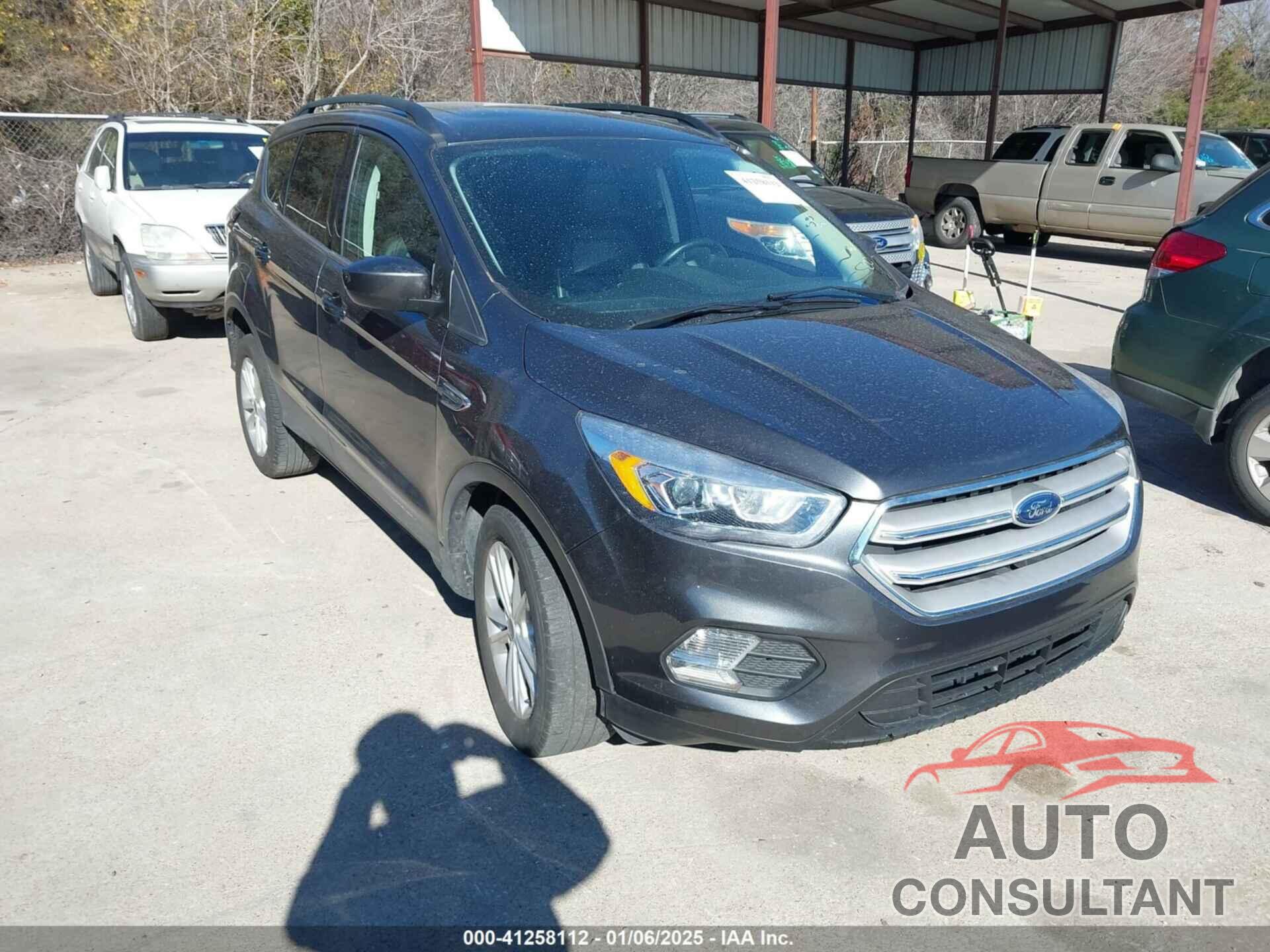 FORD ESCAPE 2017 - 1FMCU0GD5HUD26810