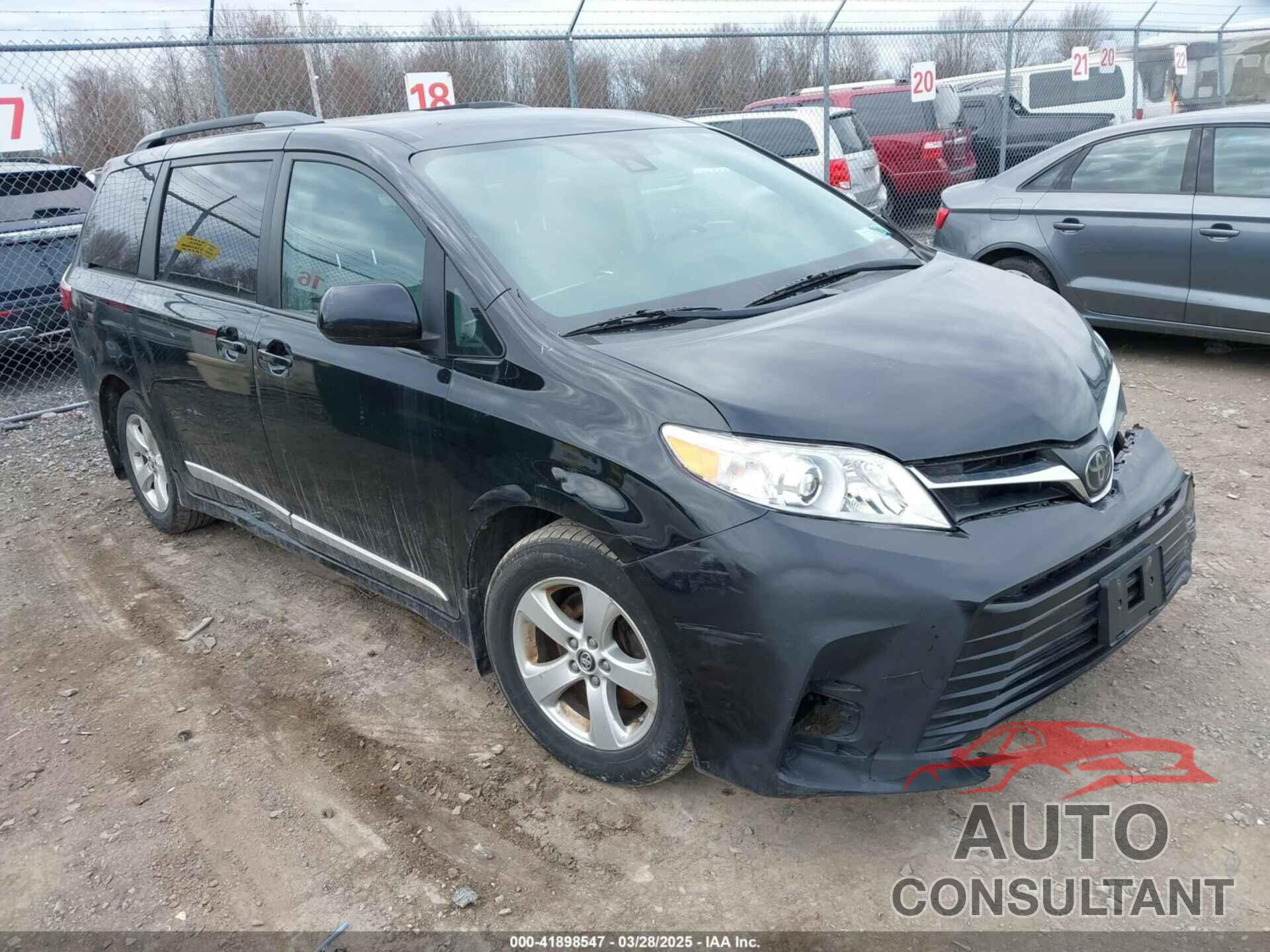 TOYOTA SIENNA 2018 - 5TDKZ3DC8JS929730