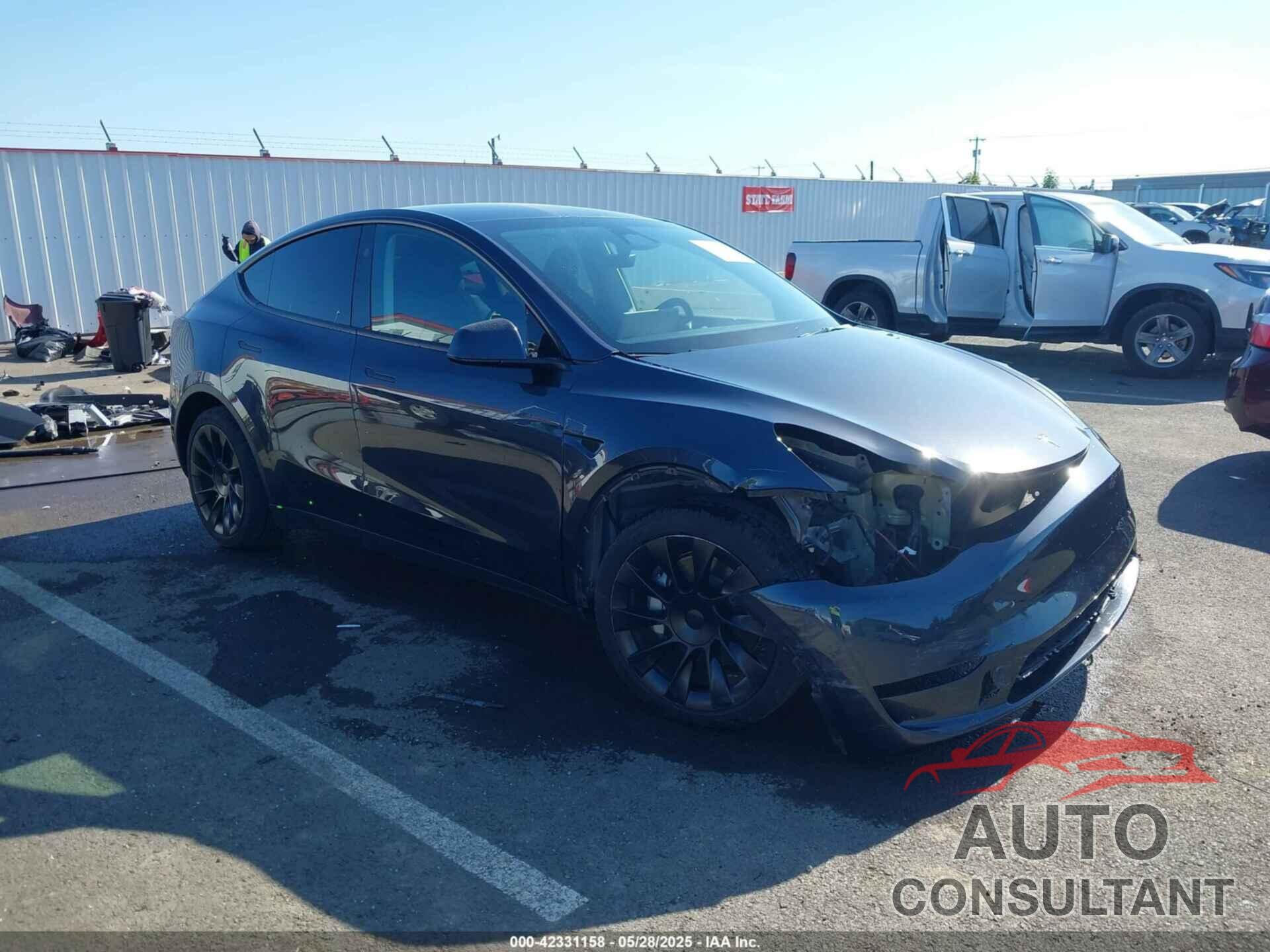 TESLA MODEL Y 2024 - 7SAYGDEE7RF074401