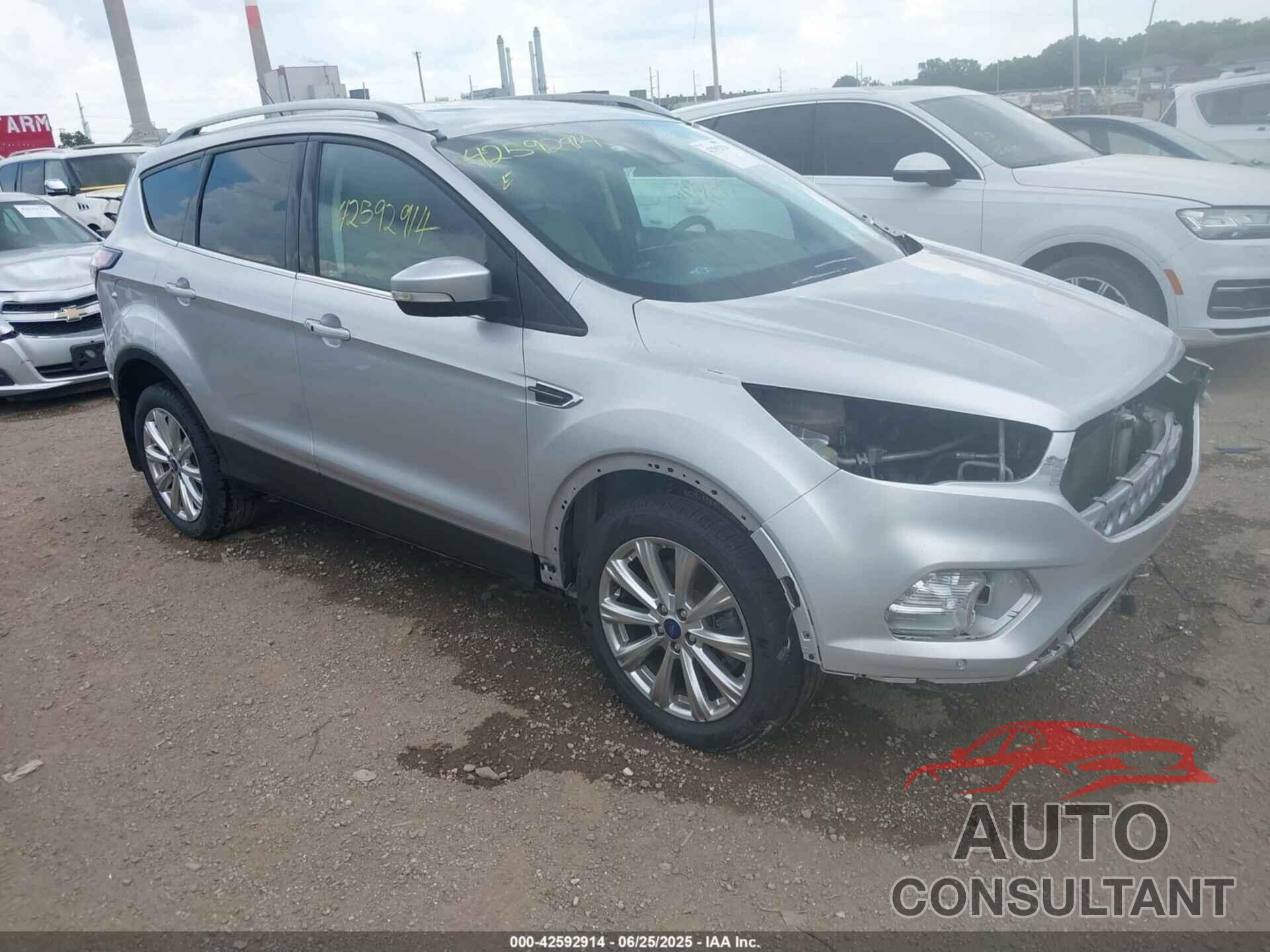 FORD ESCAPE 2017 - 1FMCU9J93HUA68117