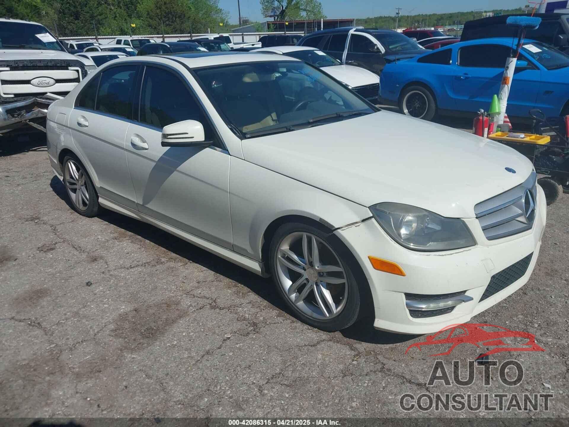MERCEDES-BENZ C 300 2012 - WDDGF8BB1CR205004