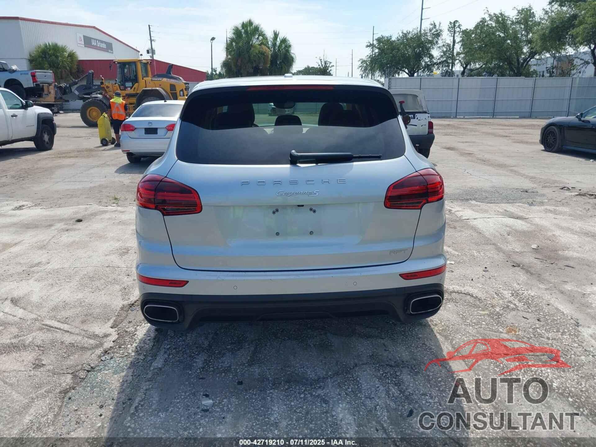 PORSCHE CAYENNE 2016 - WP1AA2A2XGLA11351