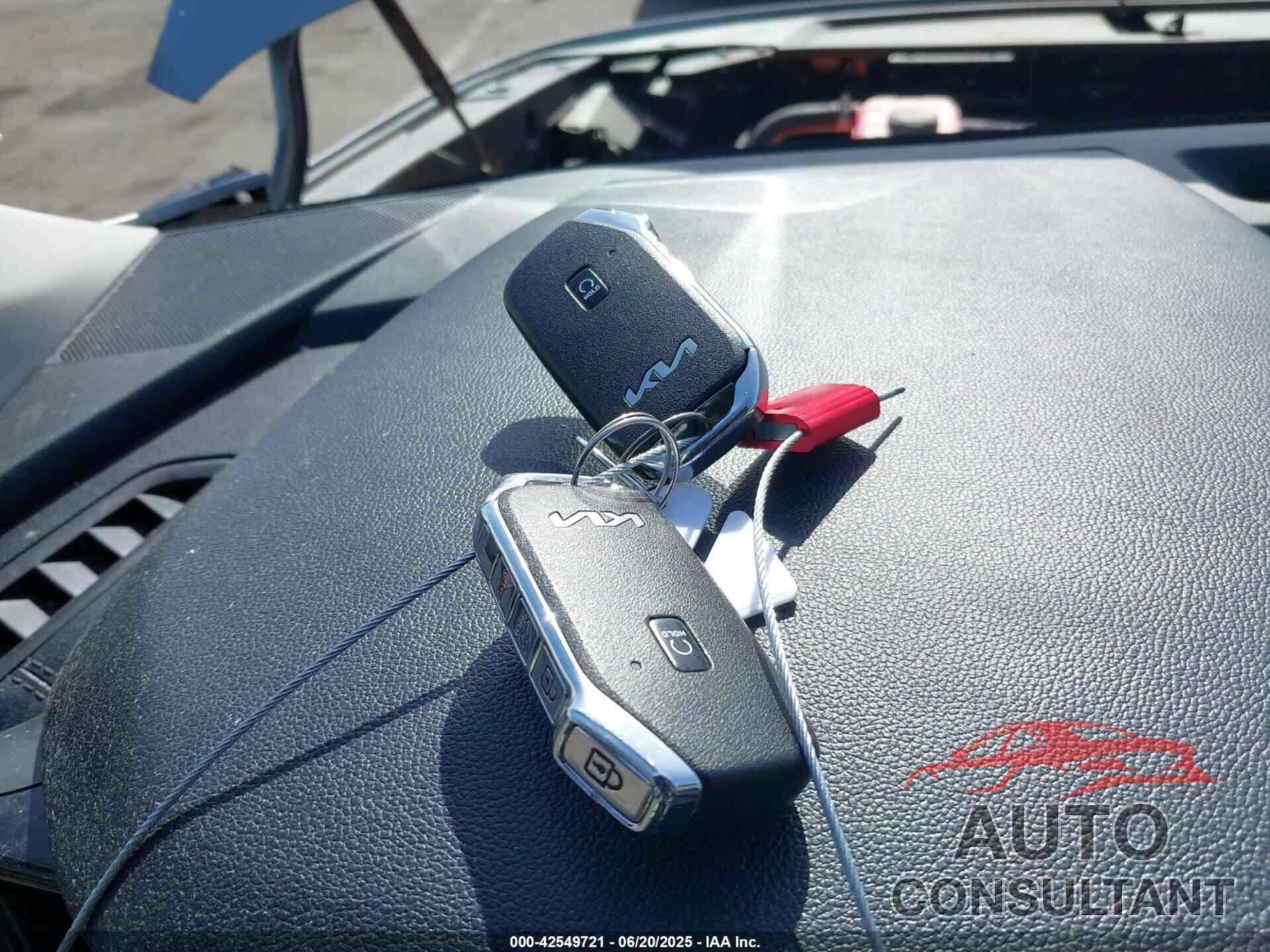 KIA SORENTO HYBRID 2023 - KNDRH4LG8P5136535