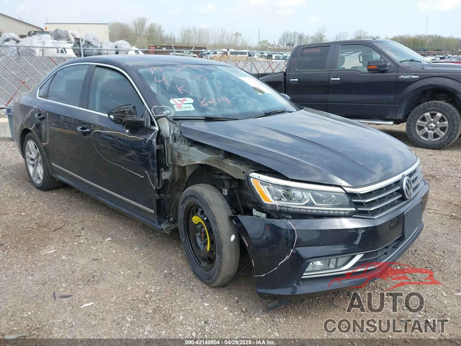 VOLKSWAGEN PASSAT 2017 - 1VWGT7A31HC078219
