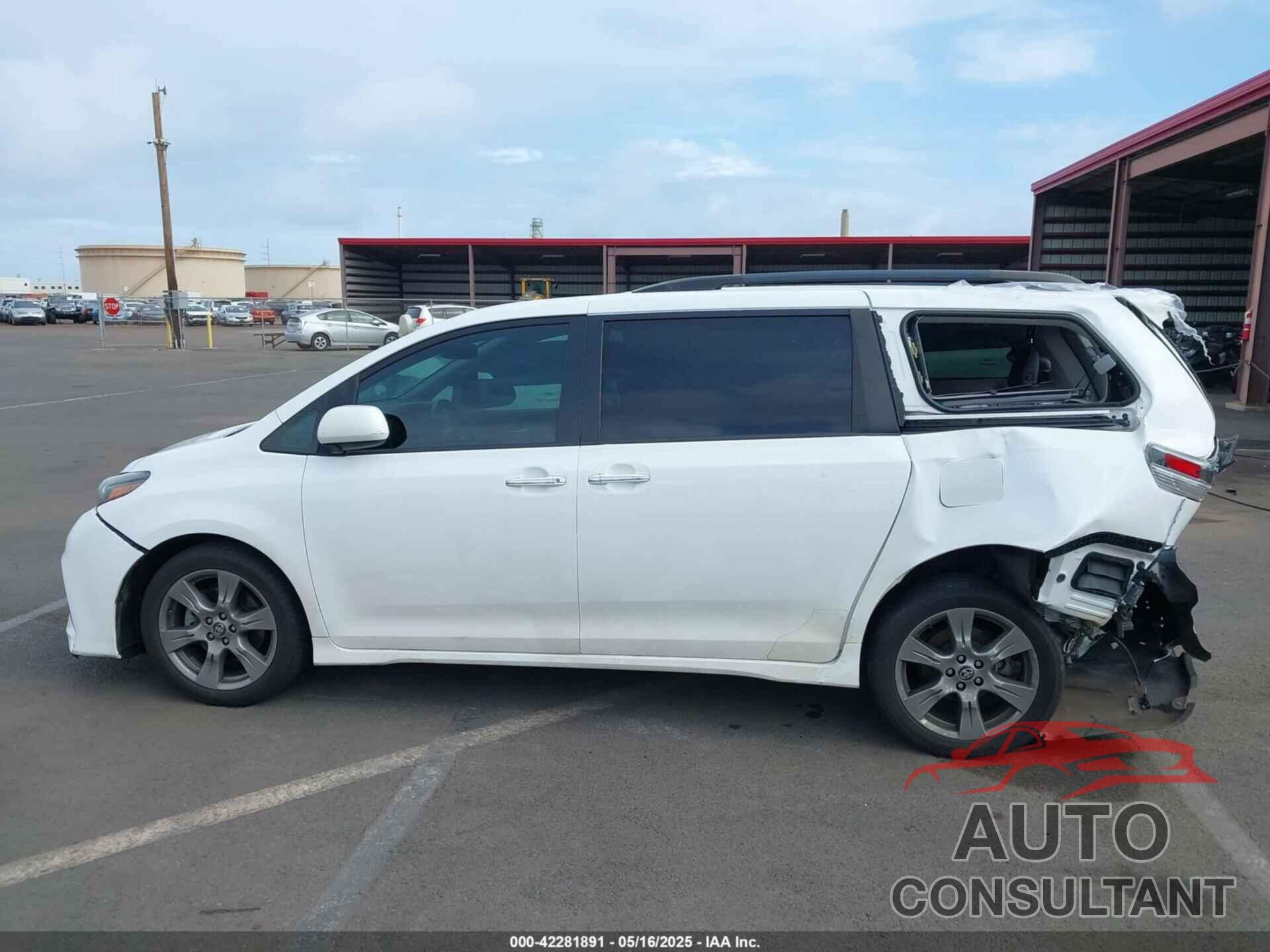 TOYOTA SIENNA 2019 - 5TDXZ3DC0KS990321
