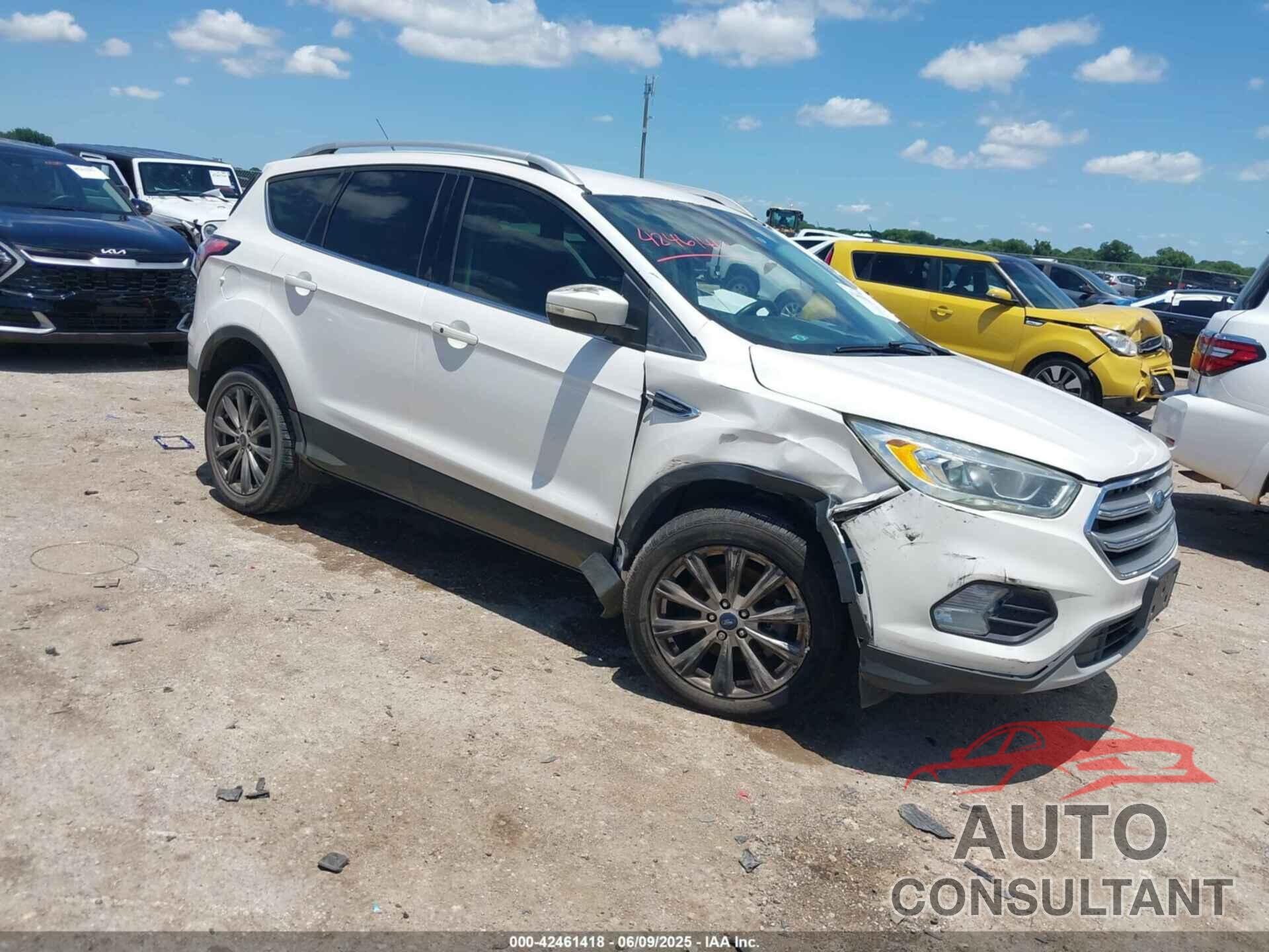 FORD ESCAPE 2017 - 1FMCU0J97HUE94520