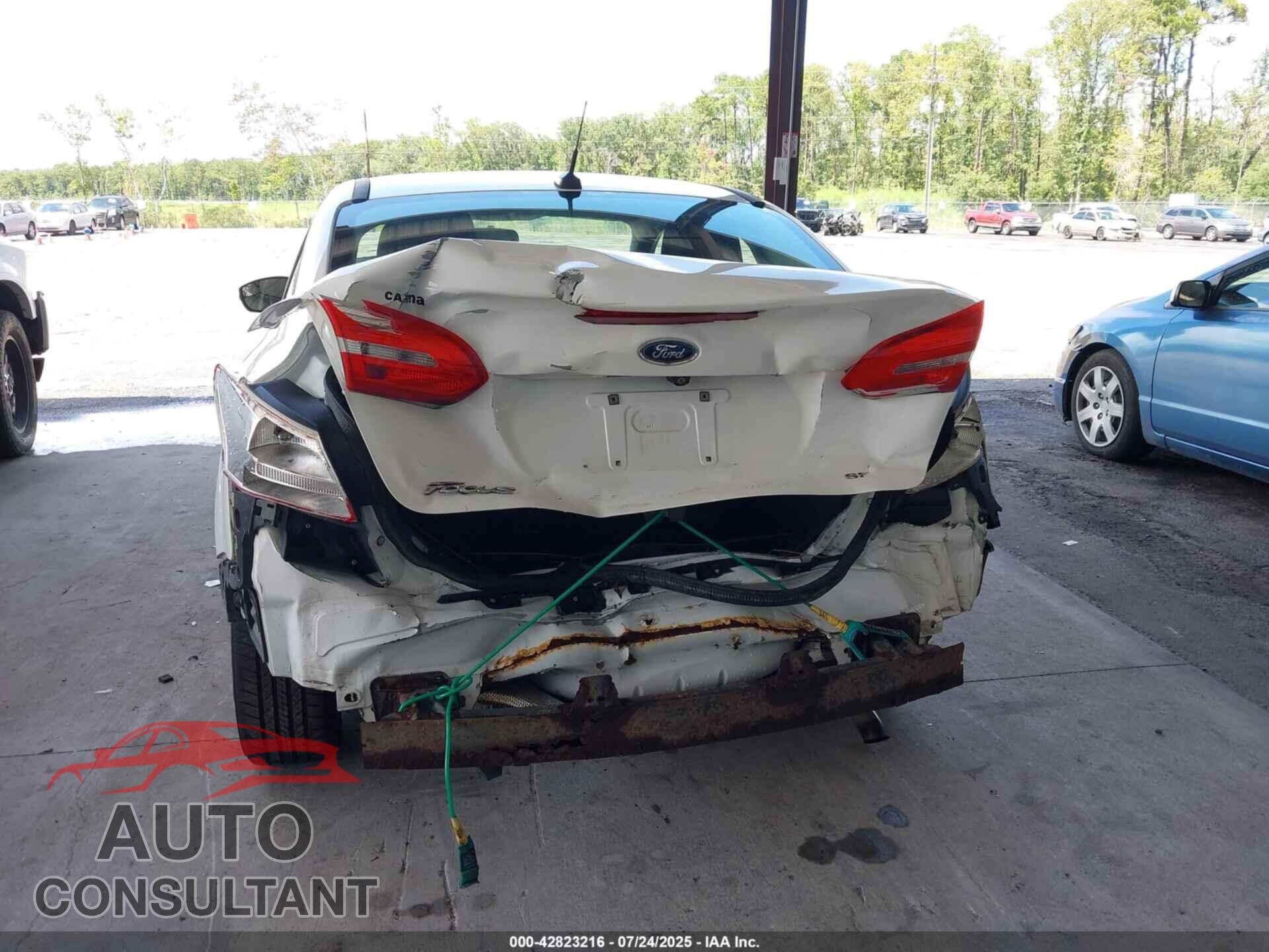 FORD FOCUS 2015 - 1FADP3F23FL372128