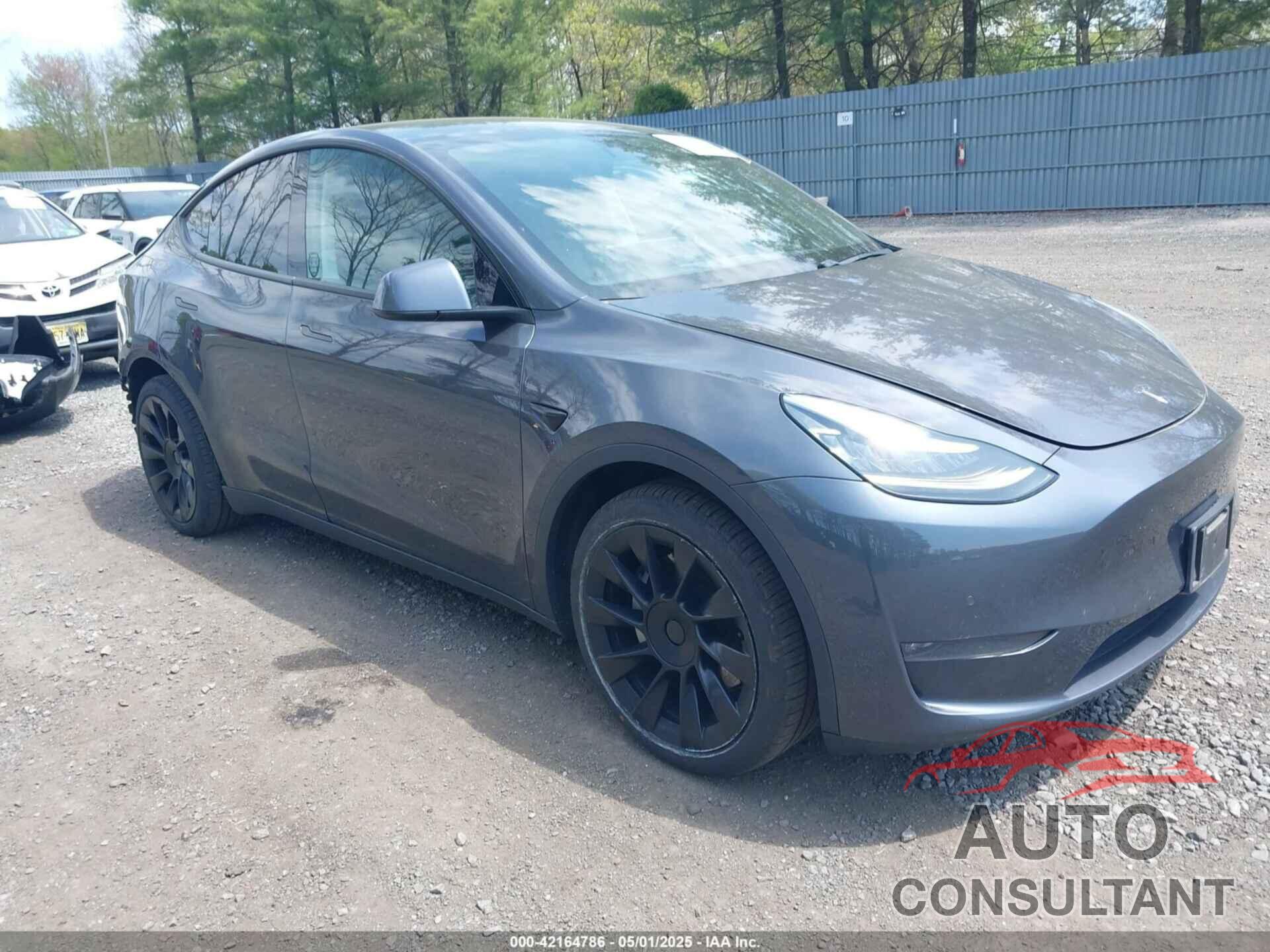 TESLA MODEL Y 2020 - 5YJYGDEE2LF029385
