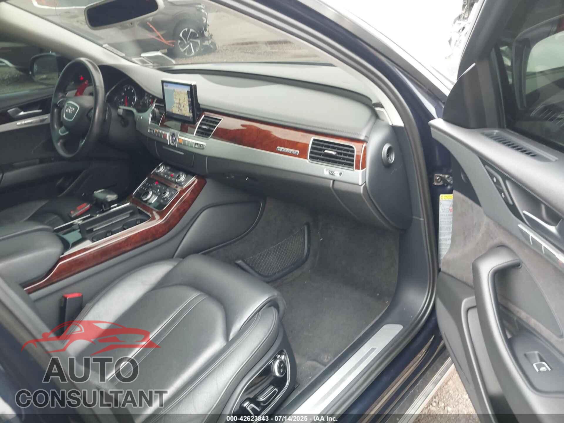 AUDI A8 2013 - WAUAGAFD8DN025900