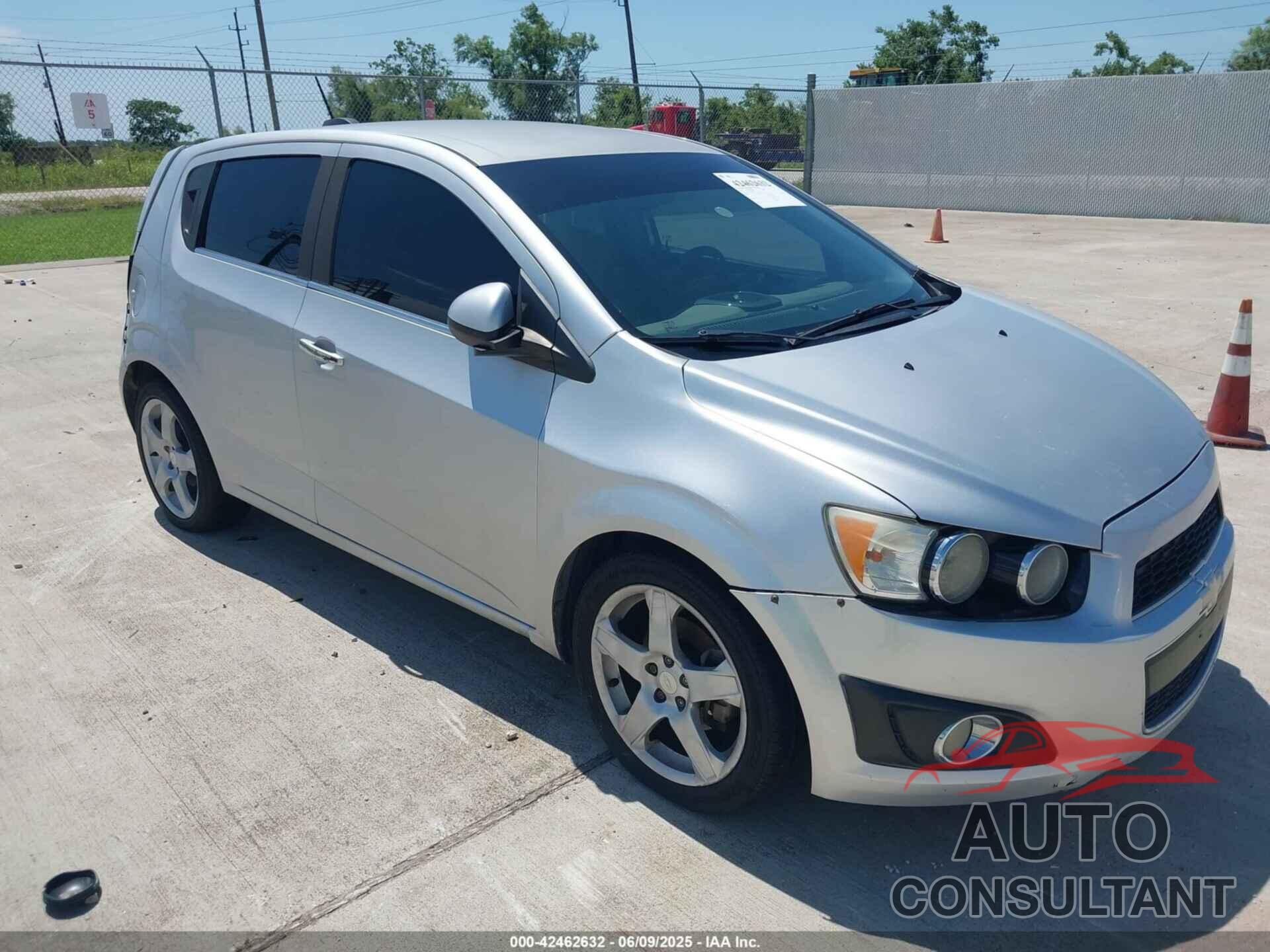 CHEVROLET SONIC 2015 - 1G1JE6SB7F4107077