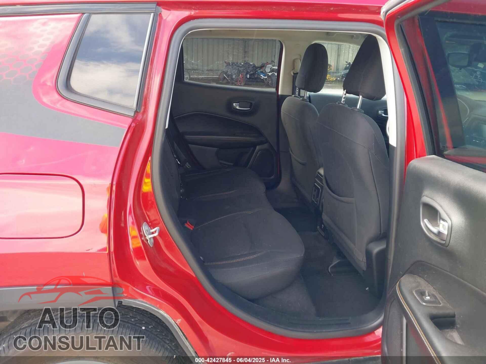 JEEP COMPASS 2018 - 3C4NJCAB6JT102265
