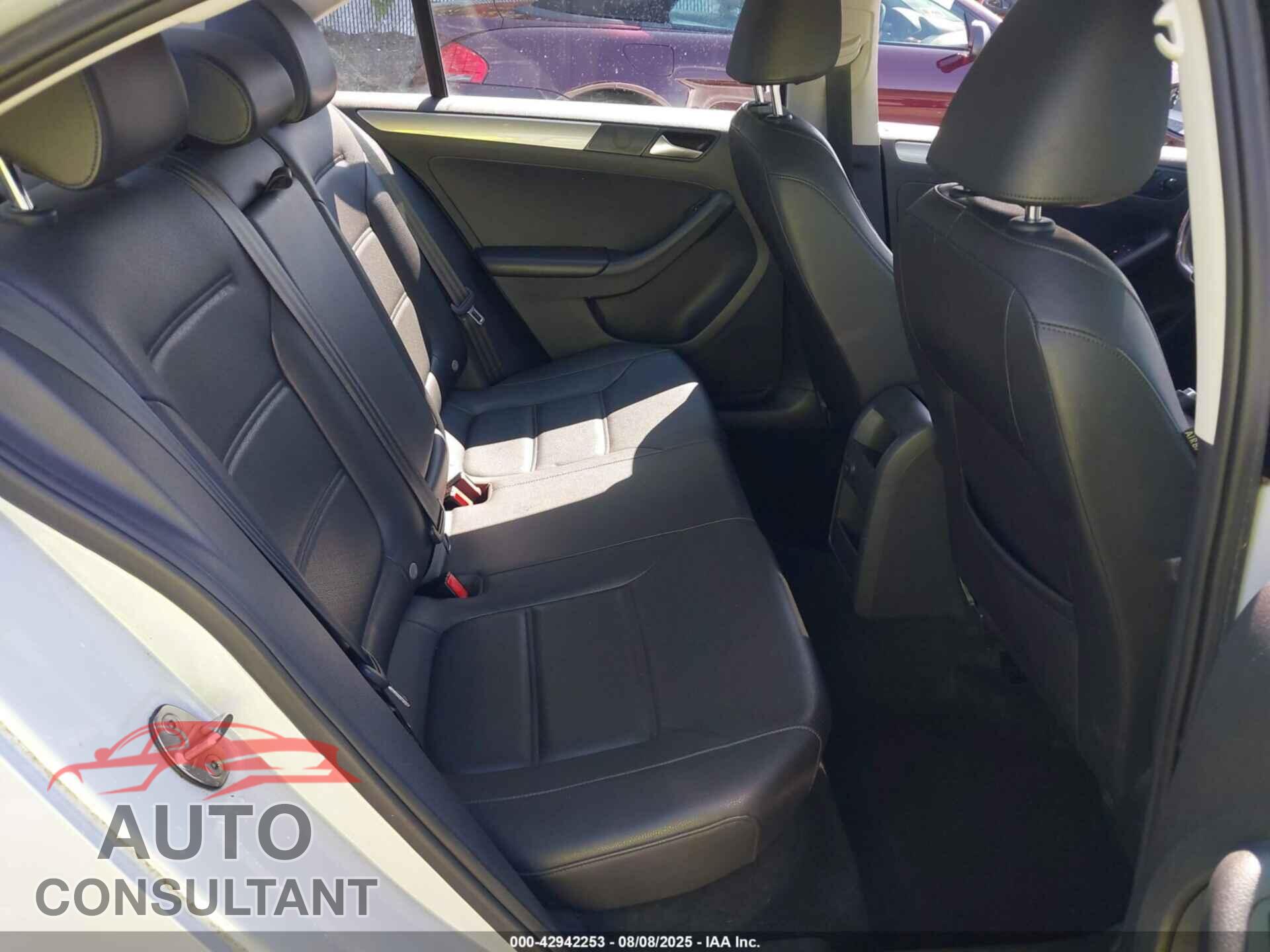 VOLKSWAGEN JETTA 2017 - 3VWDB7AJ8HM373787