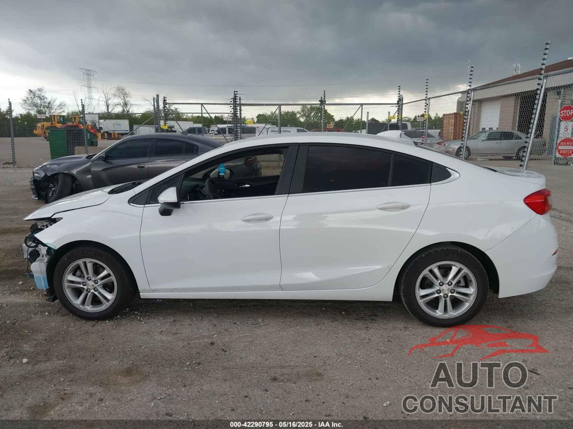 CHEVROLET CRUZE 2017 - 1G1BE5SM7H7229567