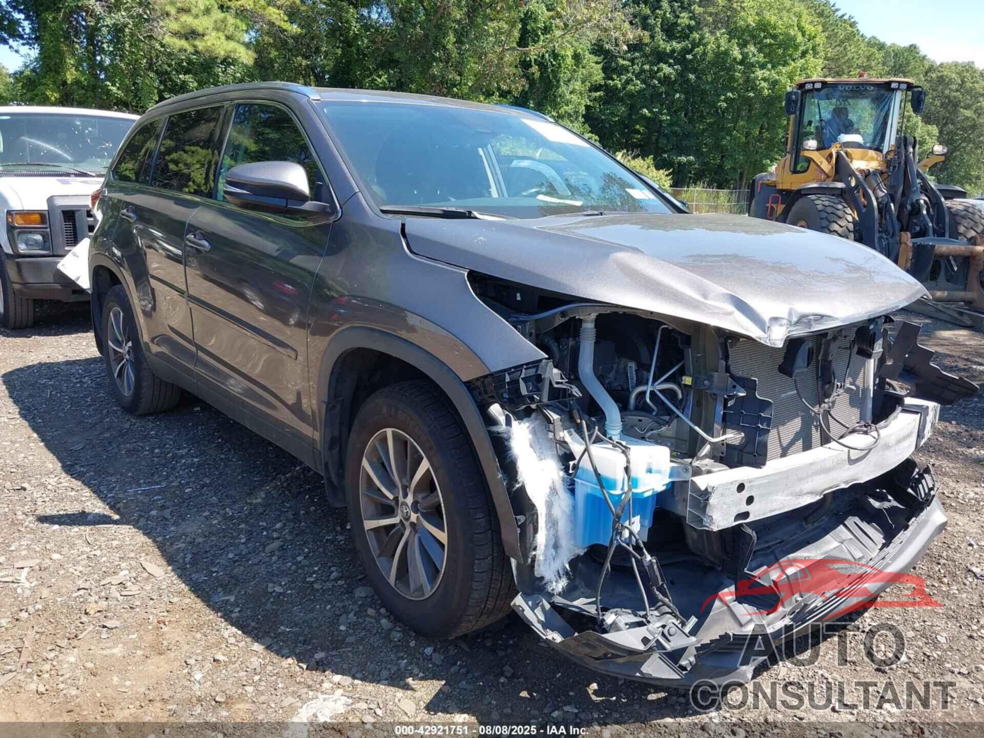 TOYOTA HIGHLANDER 2019 - 5TDJZRFH2KS609487