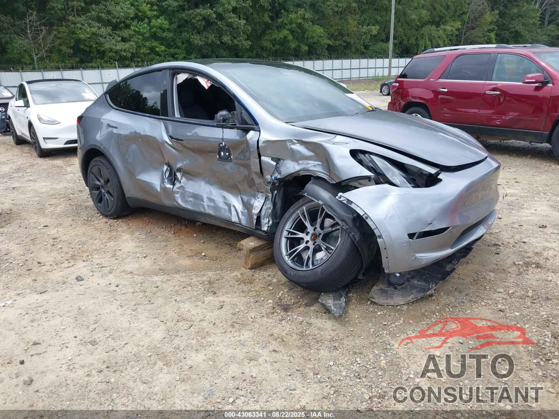 TESLA MODEL Y 2025 - 7SAYGDED0SA345552