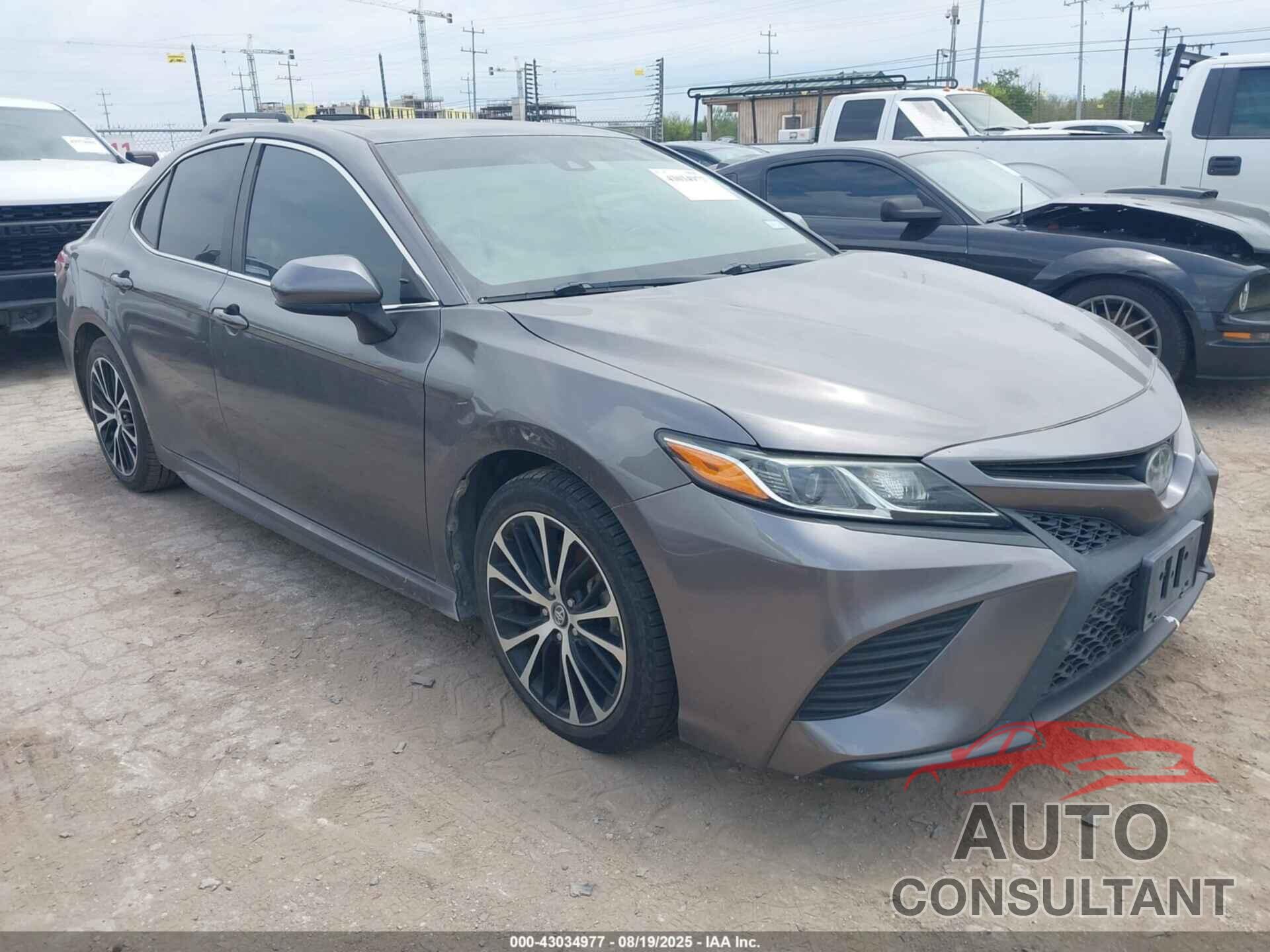 TOYOTA CAMRY 2018 - 4T1B11HK6JU591202