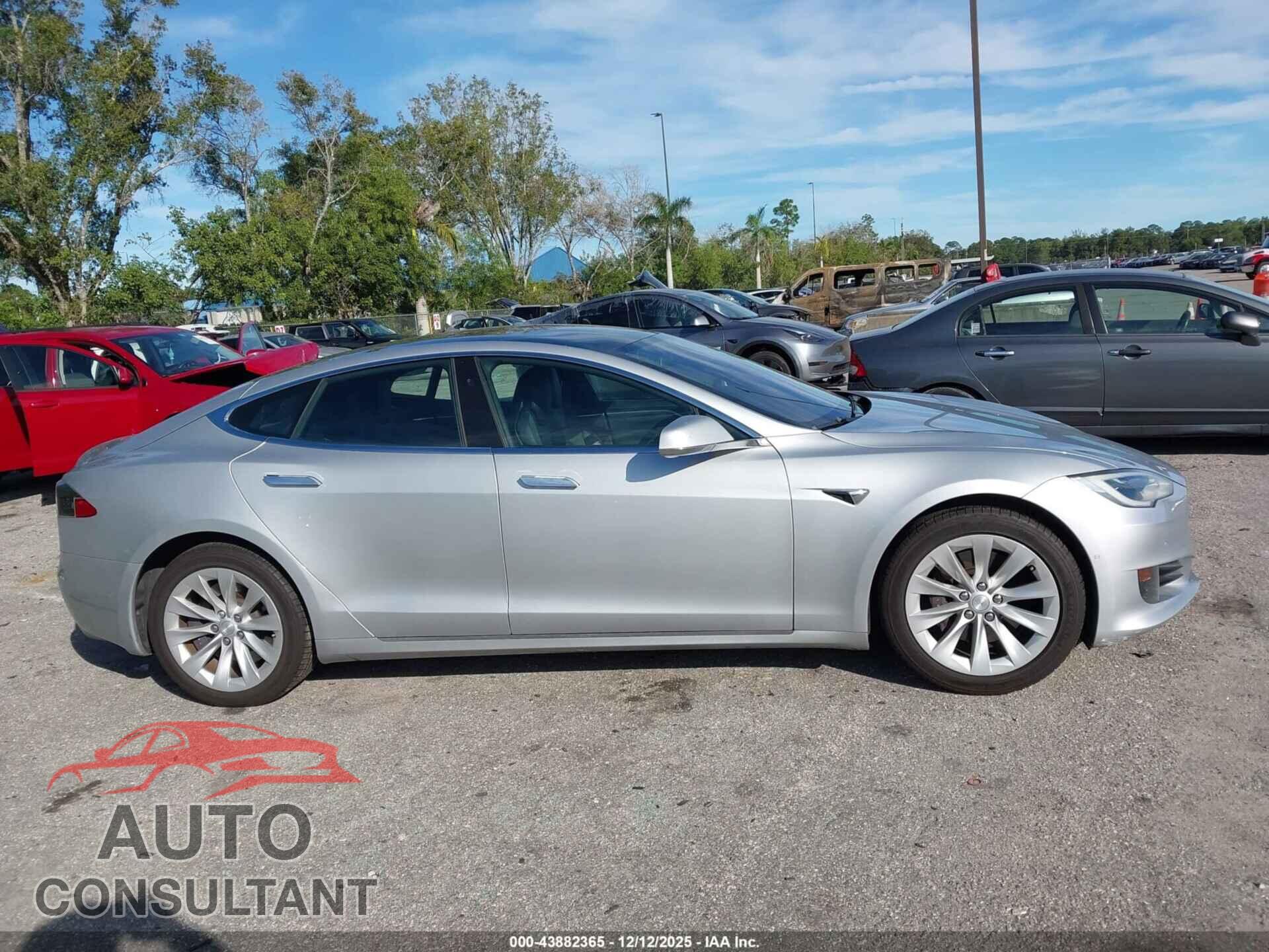 TESLA MODEL S 2017 - 5YJSA1E18HF205429