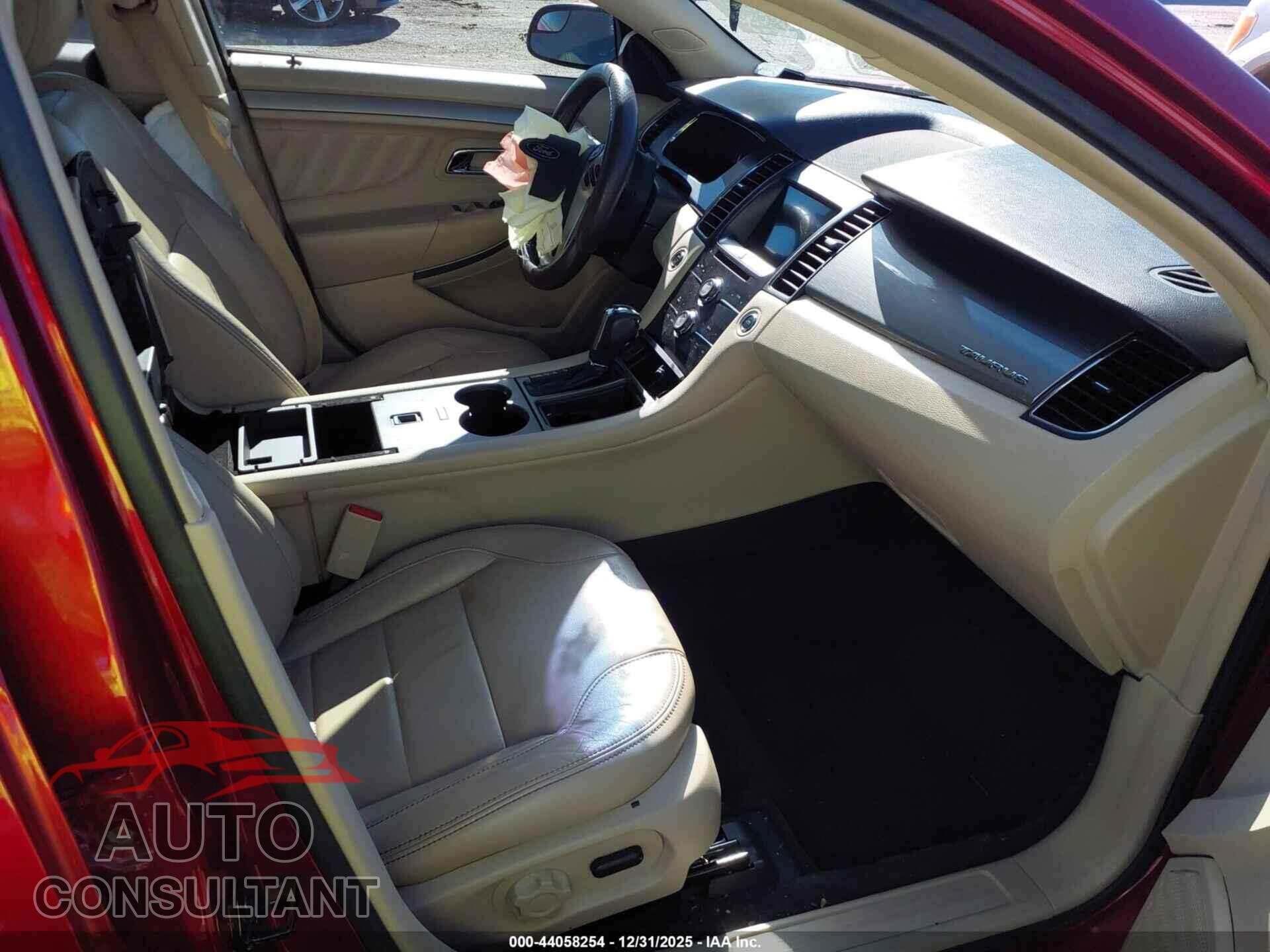 FORD TAURUS 2018 - 1FAHP2E80JG100834