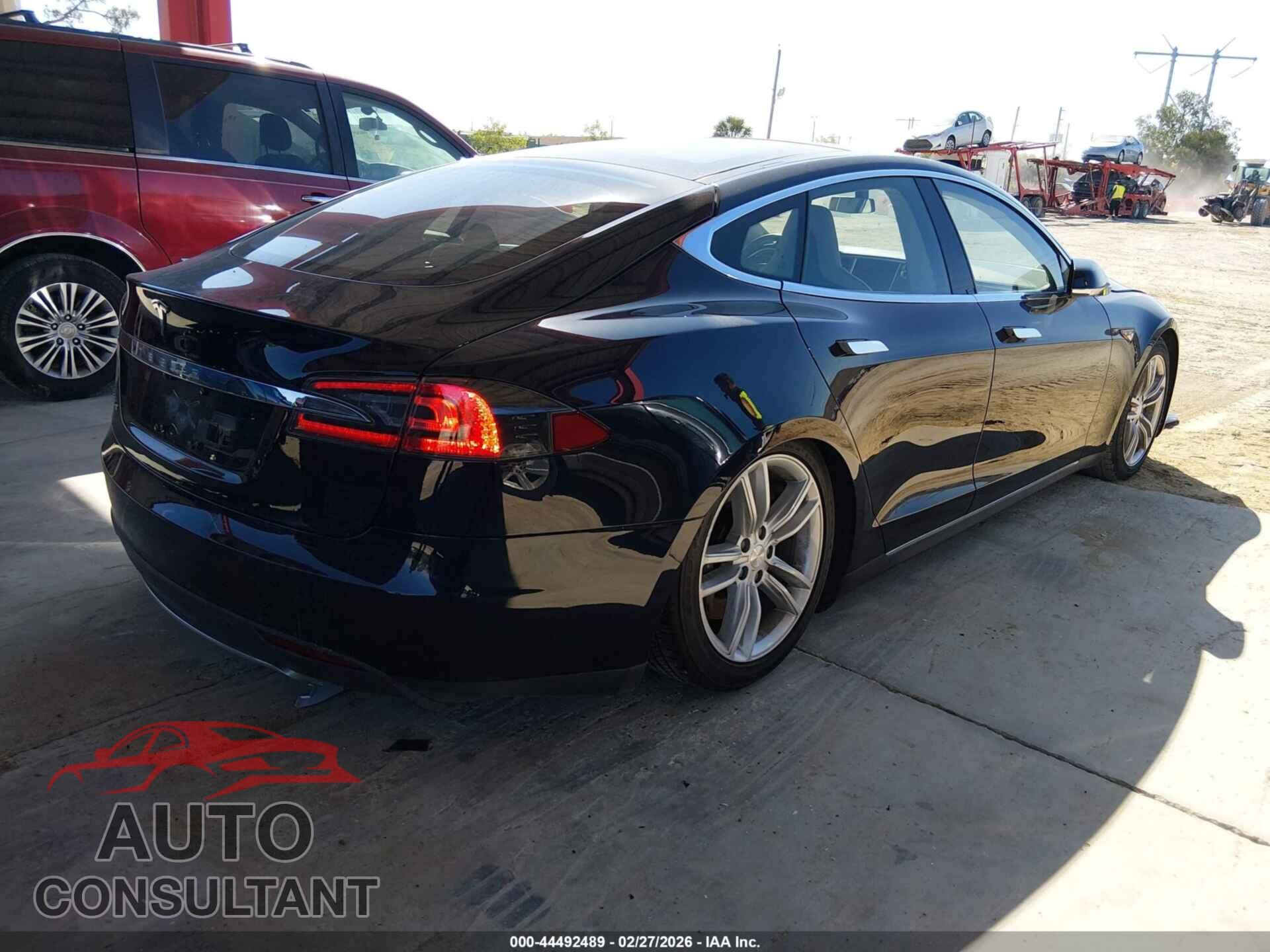 TESLA MODEL S 2013 - 5YJSA1CP2DFP04423