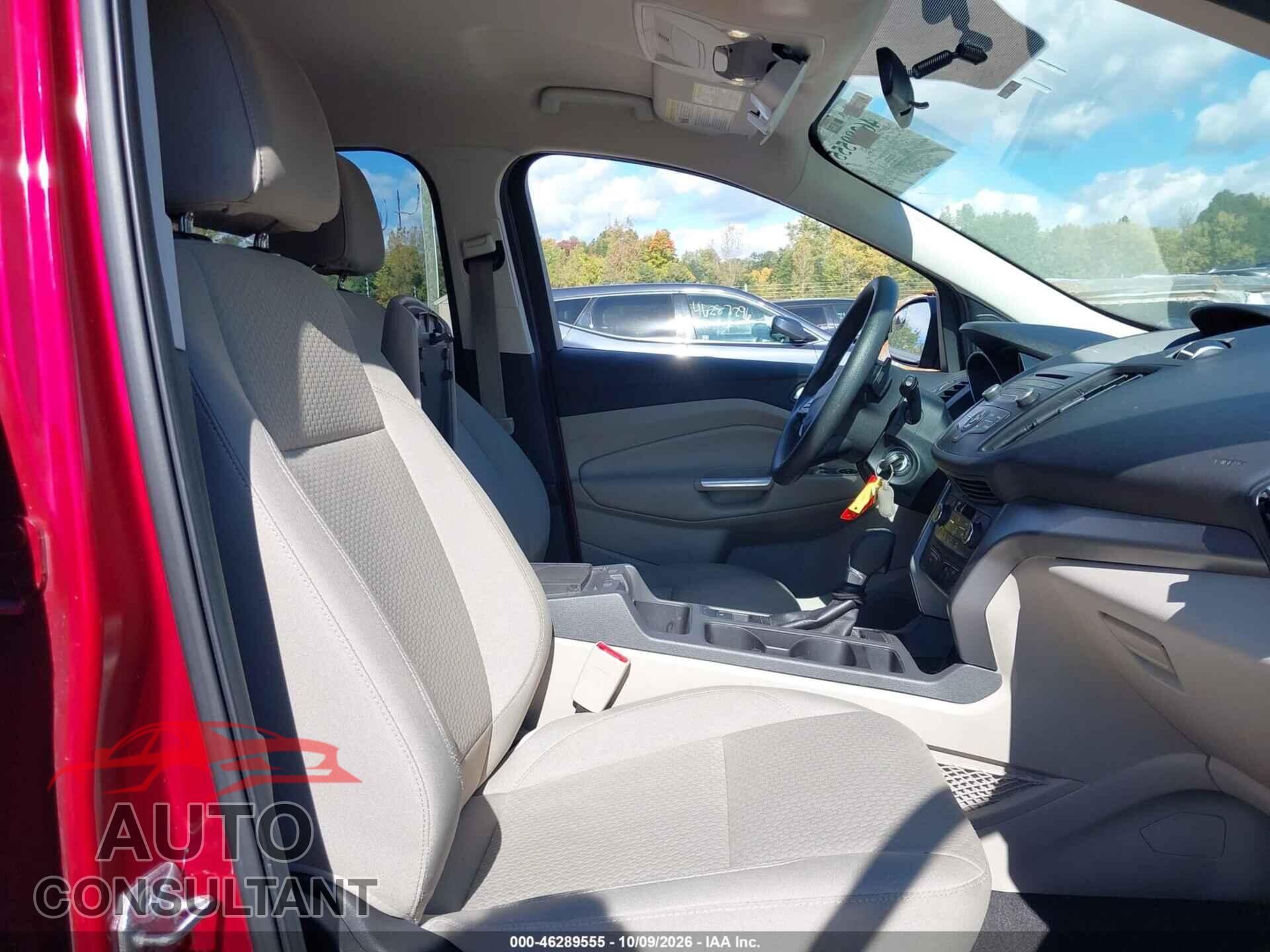 FORD ESCAPE 2017 - 1FMCU9GD7HUD23802