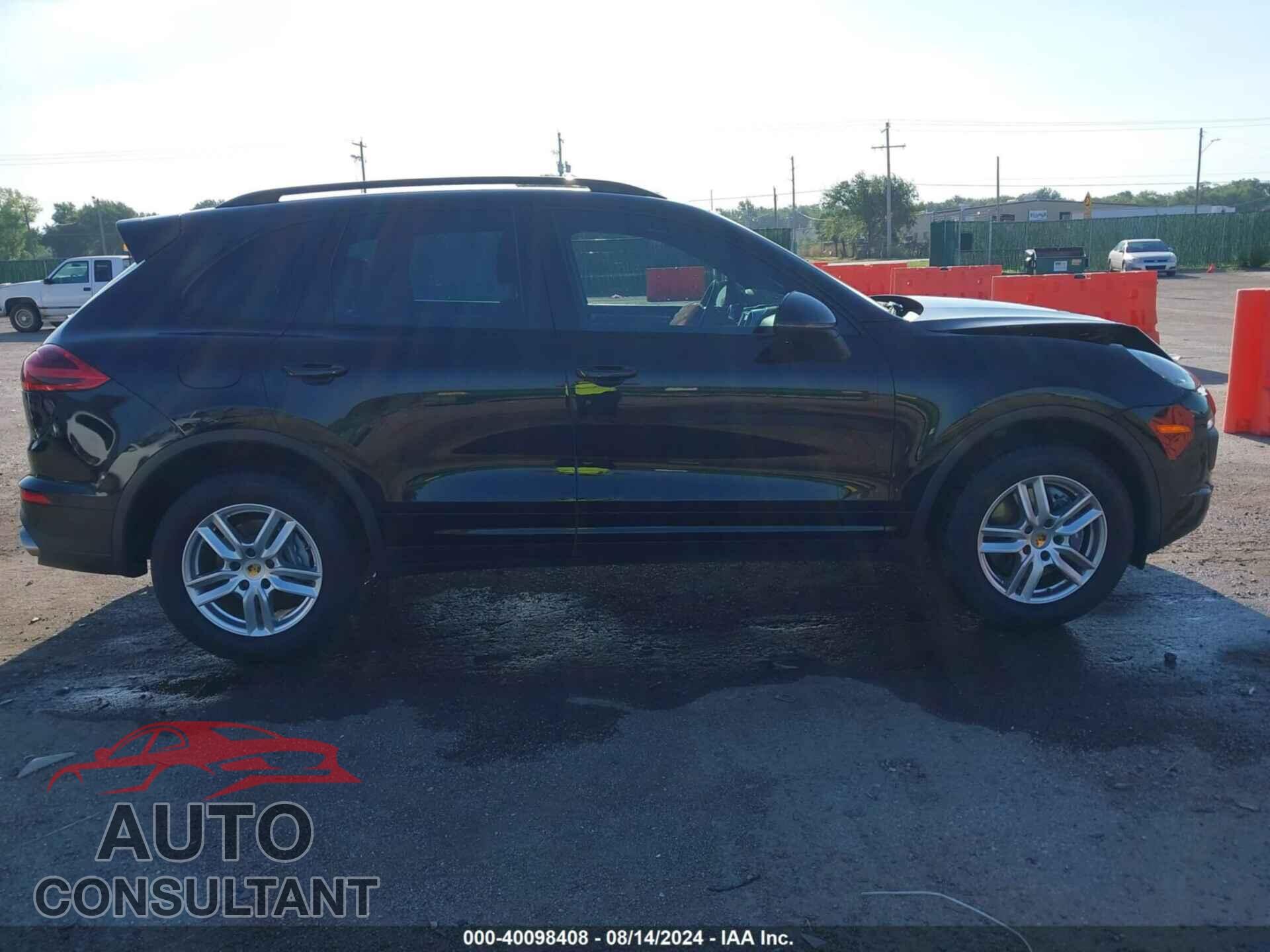 PORSCHE CAYENNE 2017 - WP1AA2A23HKA92085