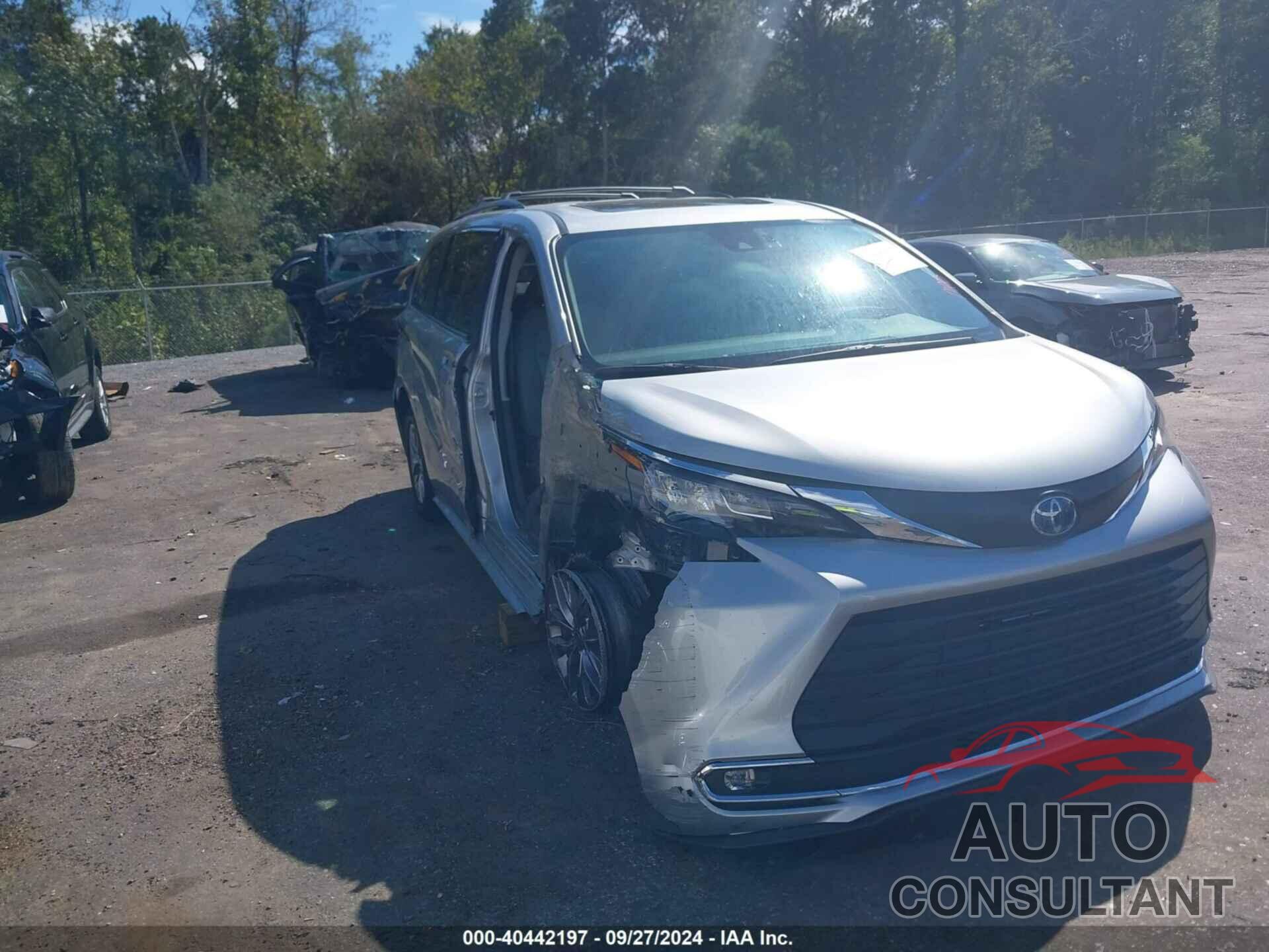 TOYOTA SIENNA 2023 - 5TDYRKEC5PS152127