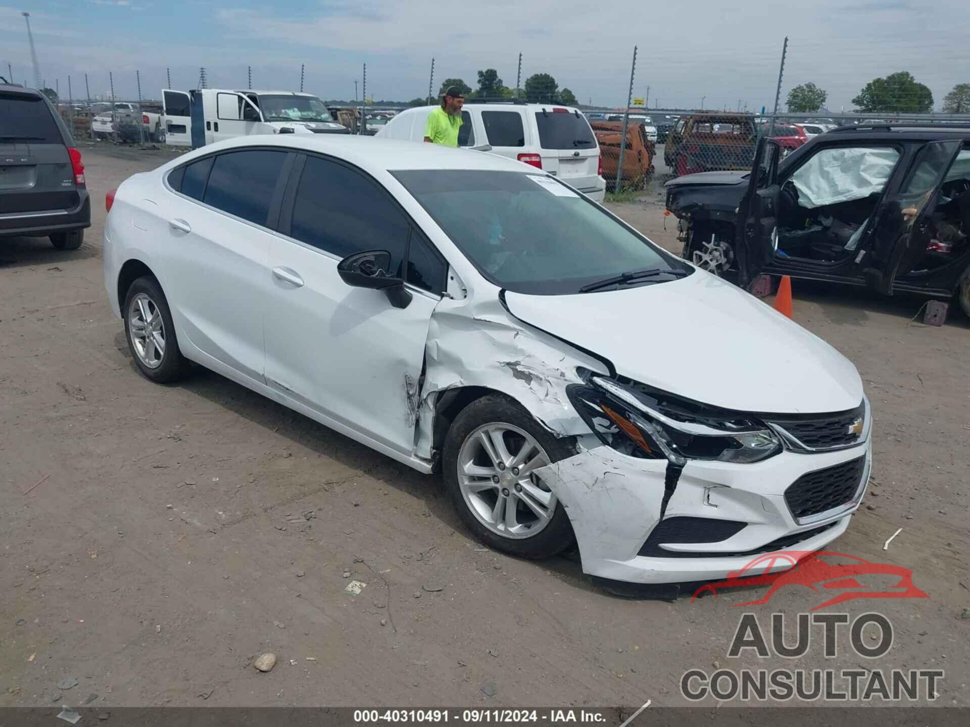 CHEVROLET CRUZE 2018 - 1G1BE5SM7J7156612