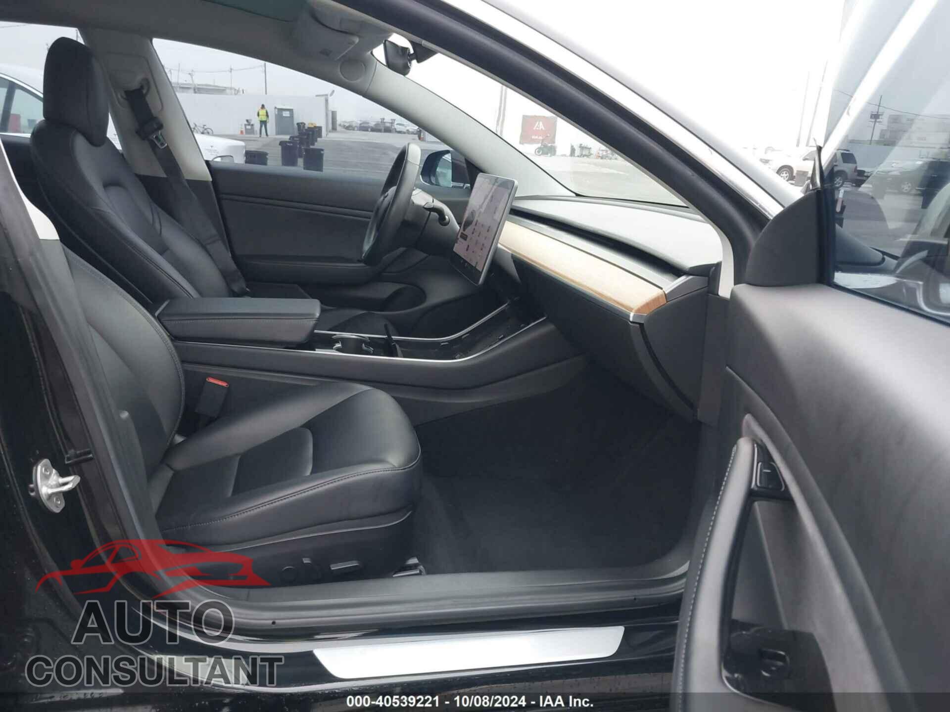 TESLA MODEL 3 2019 - 5YJ3E1EA1KF190143