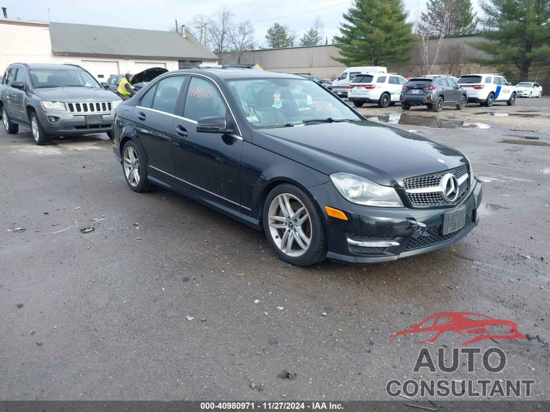 MERCEDES-BENZ C 300 2013 - WDDGF8AB0DR247697