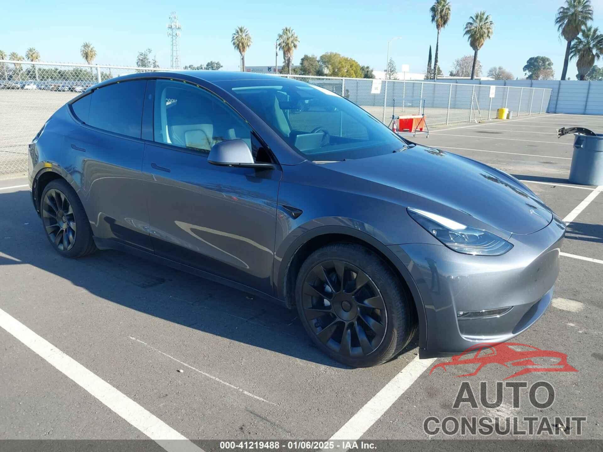 TESLA MODEL Y 2023 - 7SAYGAEE7PF885210