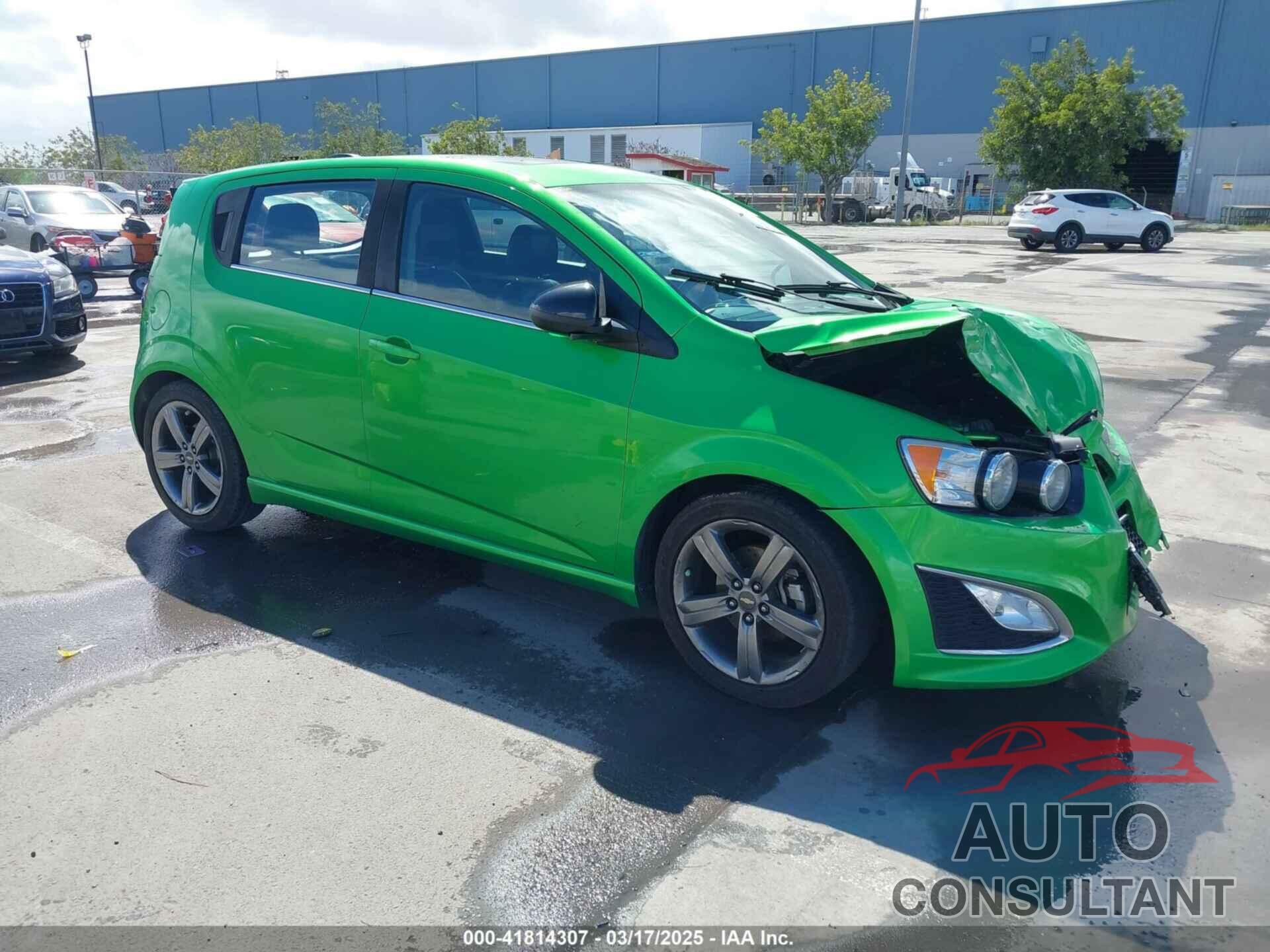 CHEVROLET SONIC 2015 - 1G1JG6SB2F4170274