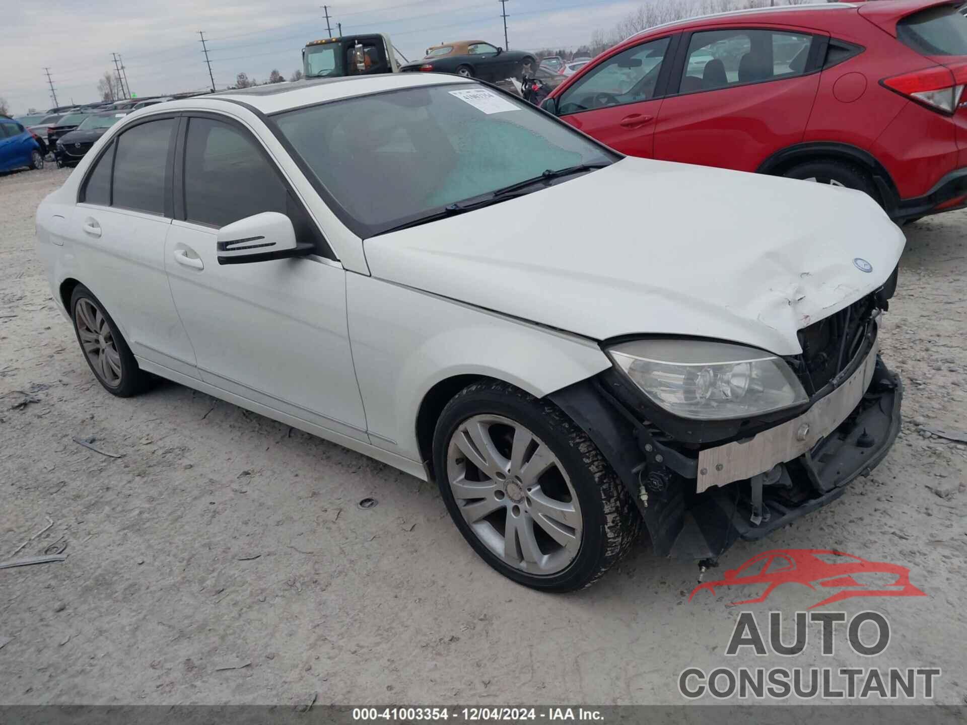 MERCEDES-BENZ C 300 2011 - WDDGF8BB8BR133135